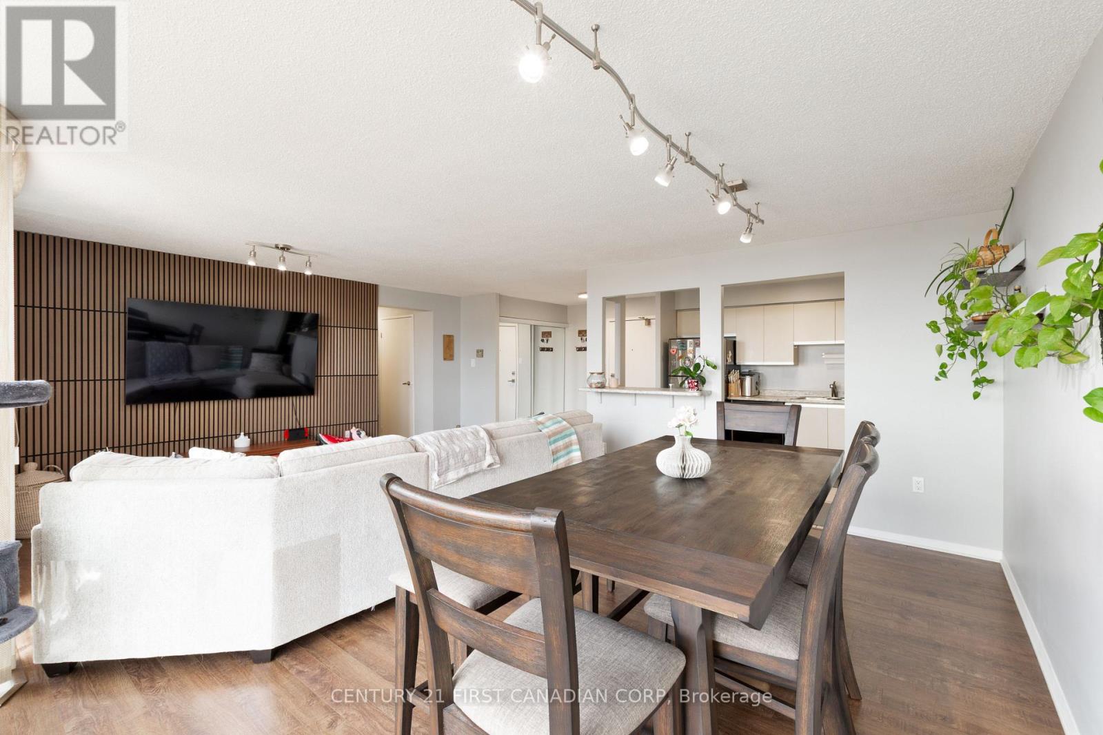 Photo 16 of 29 for 801 - 127 Belmont Drive