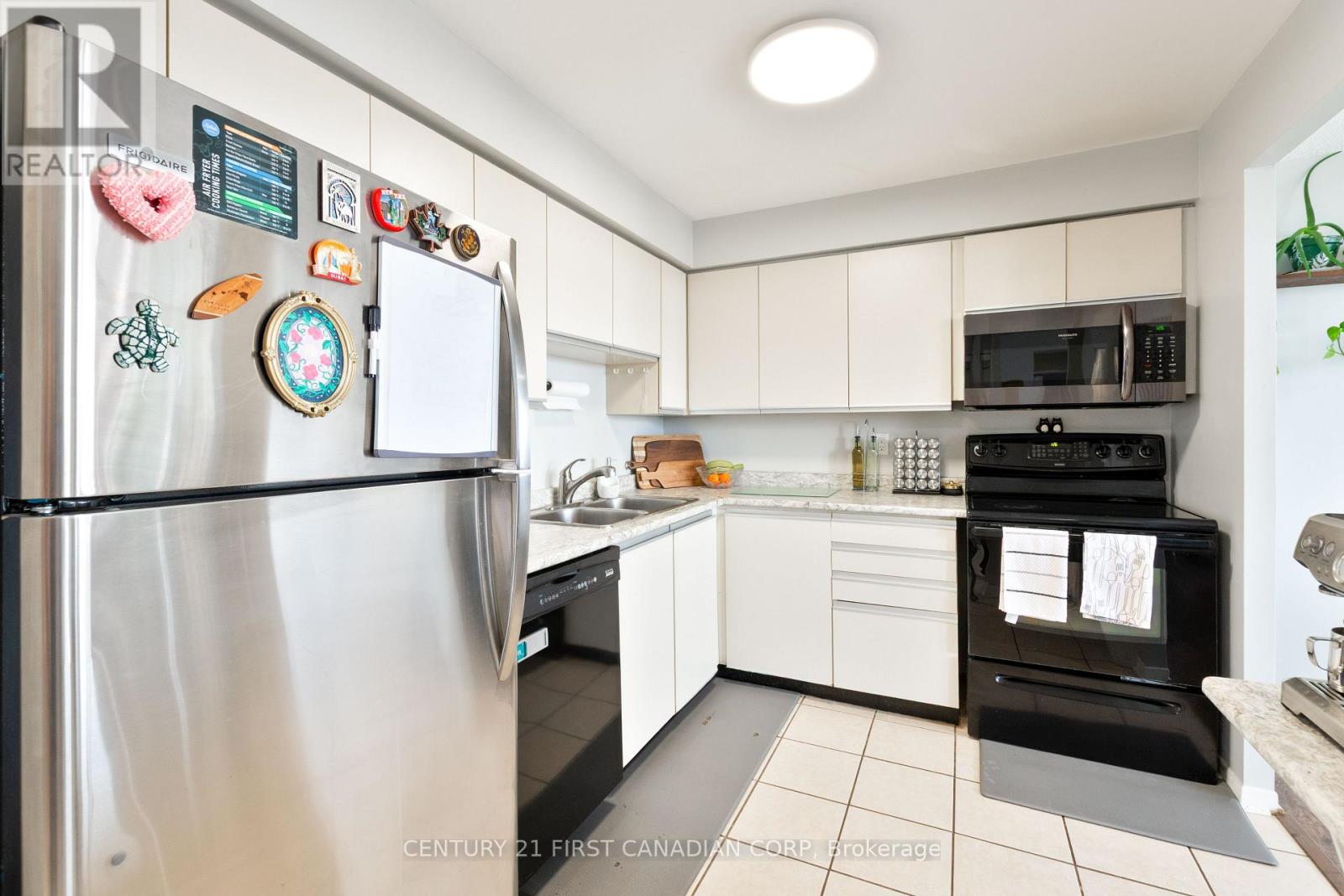 Photo 6 of 29 for 801 - 127 Belmont Drive