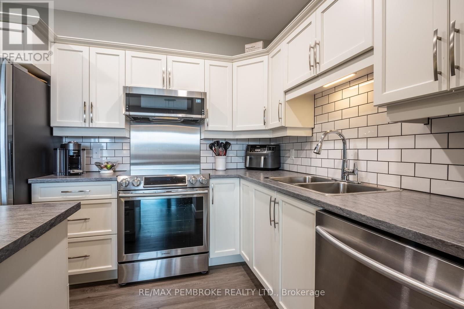 65 Chad Street, Petawawa, Ontario  K8H 0G9 - Photo 14 - X13006996