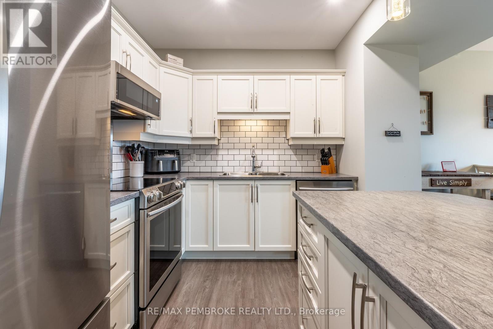 65 Chad Street, Petawawa, Ontario  K8H 0G9 - Photo 15 - X13006996