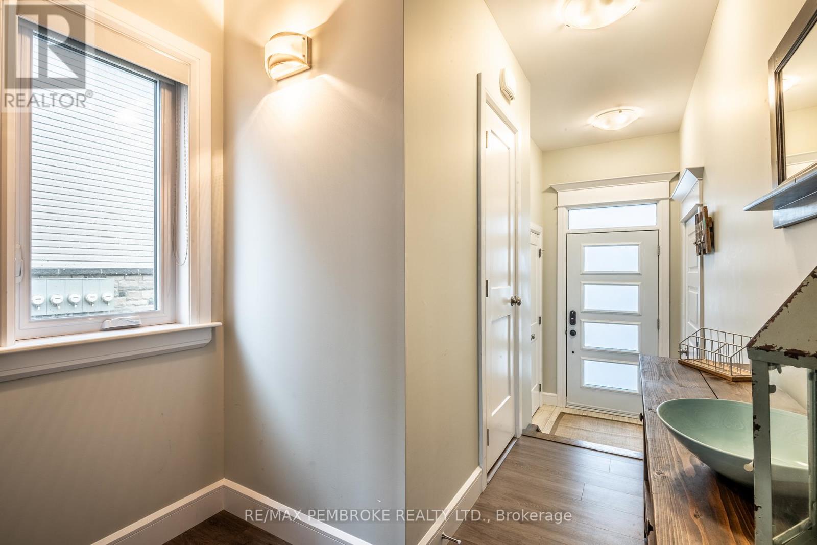 65 Chad Street, Petawawa, Ontario  K8H 0G9 - Photo 4 - X13006996