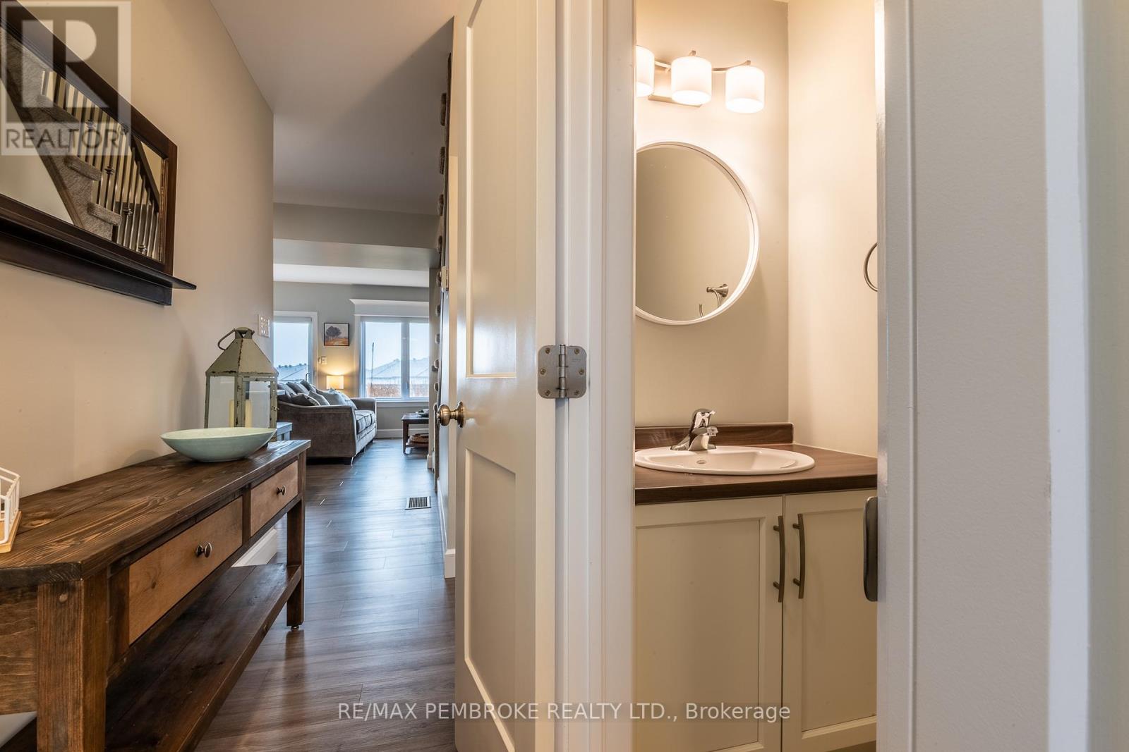 65 Chad Street, Petawawa, Ontario  K8H 0G9 - Photo 6 - X13006996