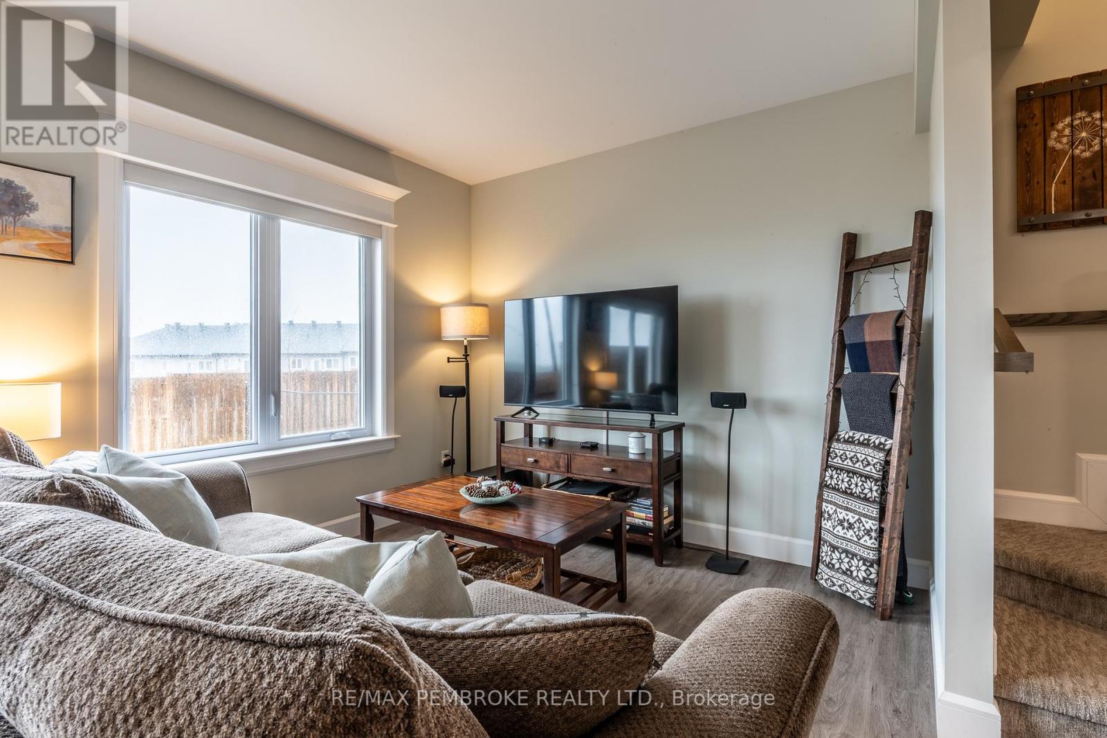 65 Chad Street, Petawawa, Ontario  K8H 0G9 - Photo 9 - X13006996