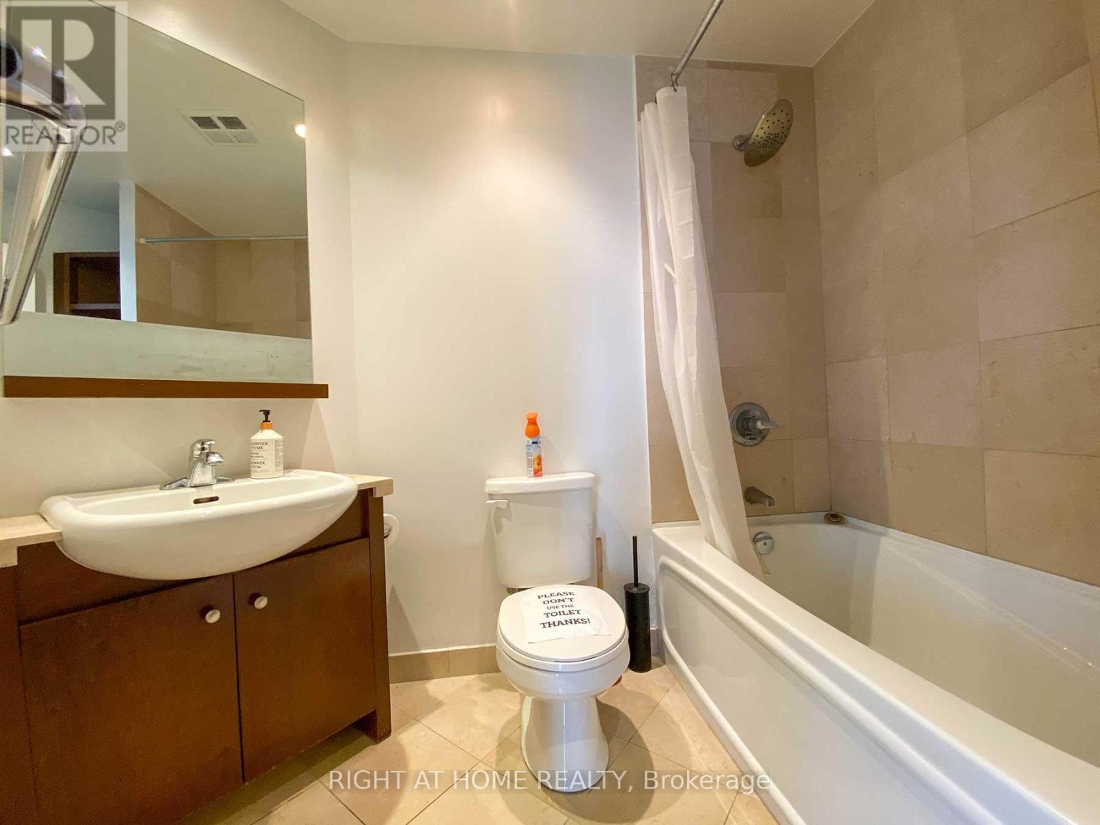 1910 - 218 Queens Quay W, Toronto, Ontario  M5J 2Y6 - Photo 10 - C13006960