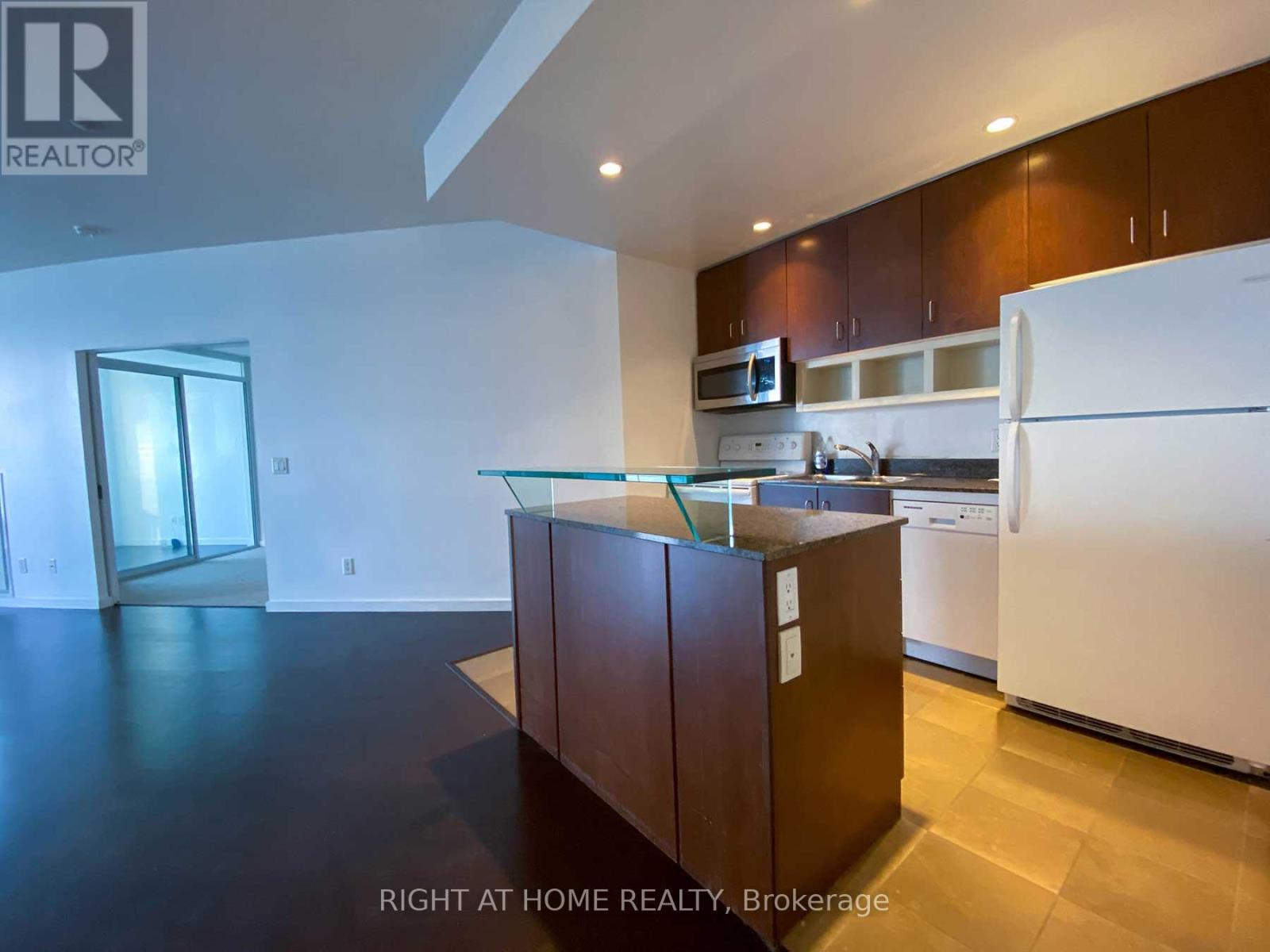 1910 - 218 Queens Quay W, Toronto, Ontario  M5J 2Y6 - Photo 11 - C13006960