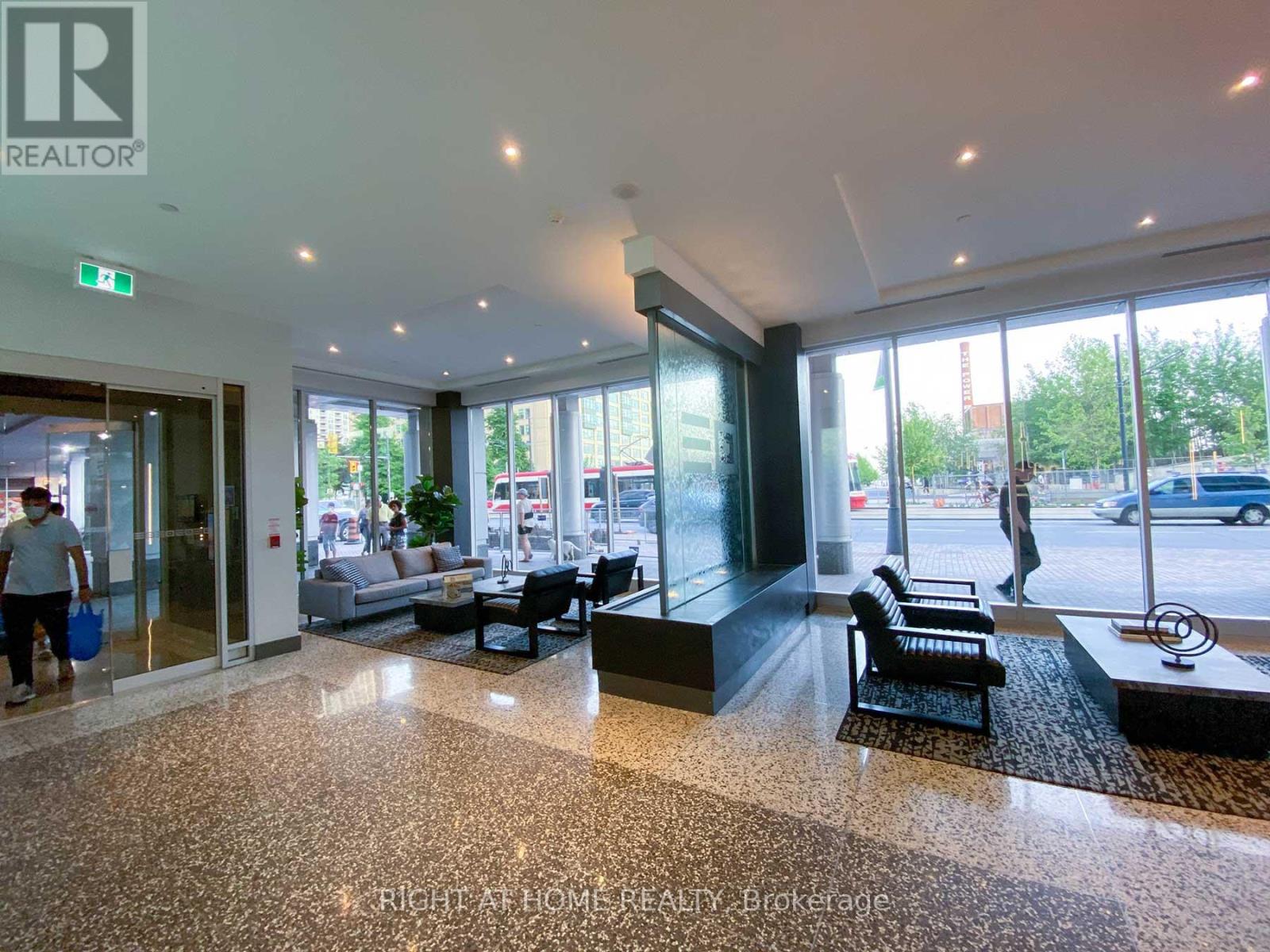 1910 - 218 Queens Quay W, Toronto, Ontario  M5J 2Y6 - Photo 17 - C13006960