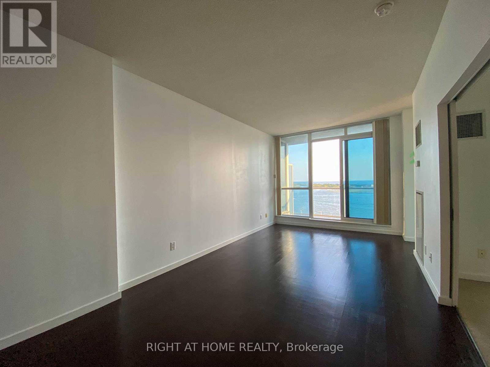 1910 - 218 Queens Quay W, Toronto, Ontario  M5J 2Y6 - Photo 5 - C13006960