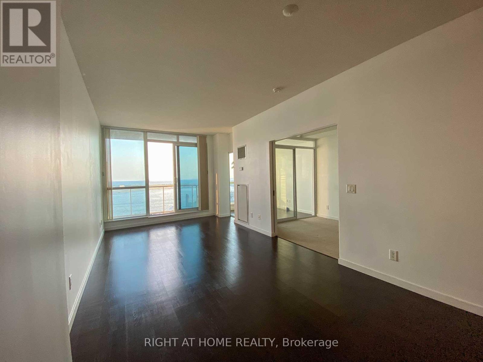 1910 - 218 Queens Quay W, Toronto, Ontario  M5J 2Y6 - Photo 6 - C13006960