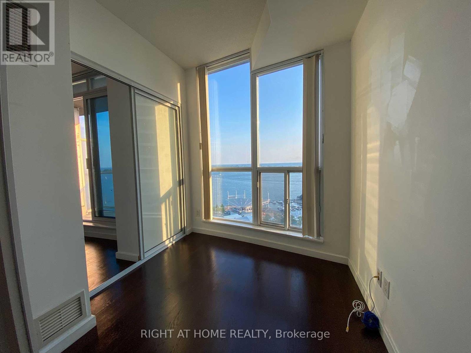 1910 - 218 Queens Quay W, Toronto, Ontario  M5J 2Y6 - Photo 7 - C13006960