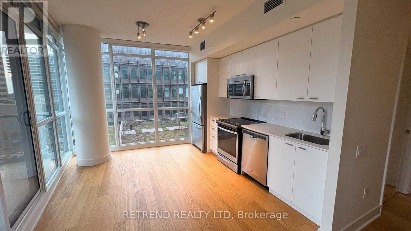 802 - 30 Roehmapton Avenue, Toronto, Ontario  M4P 0B9 - Photo 13 - C13007018