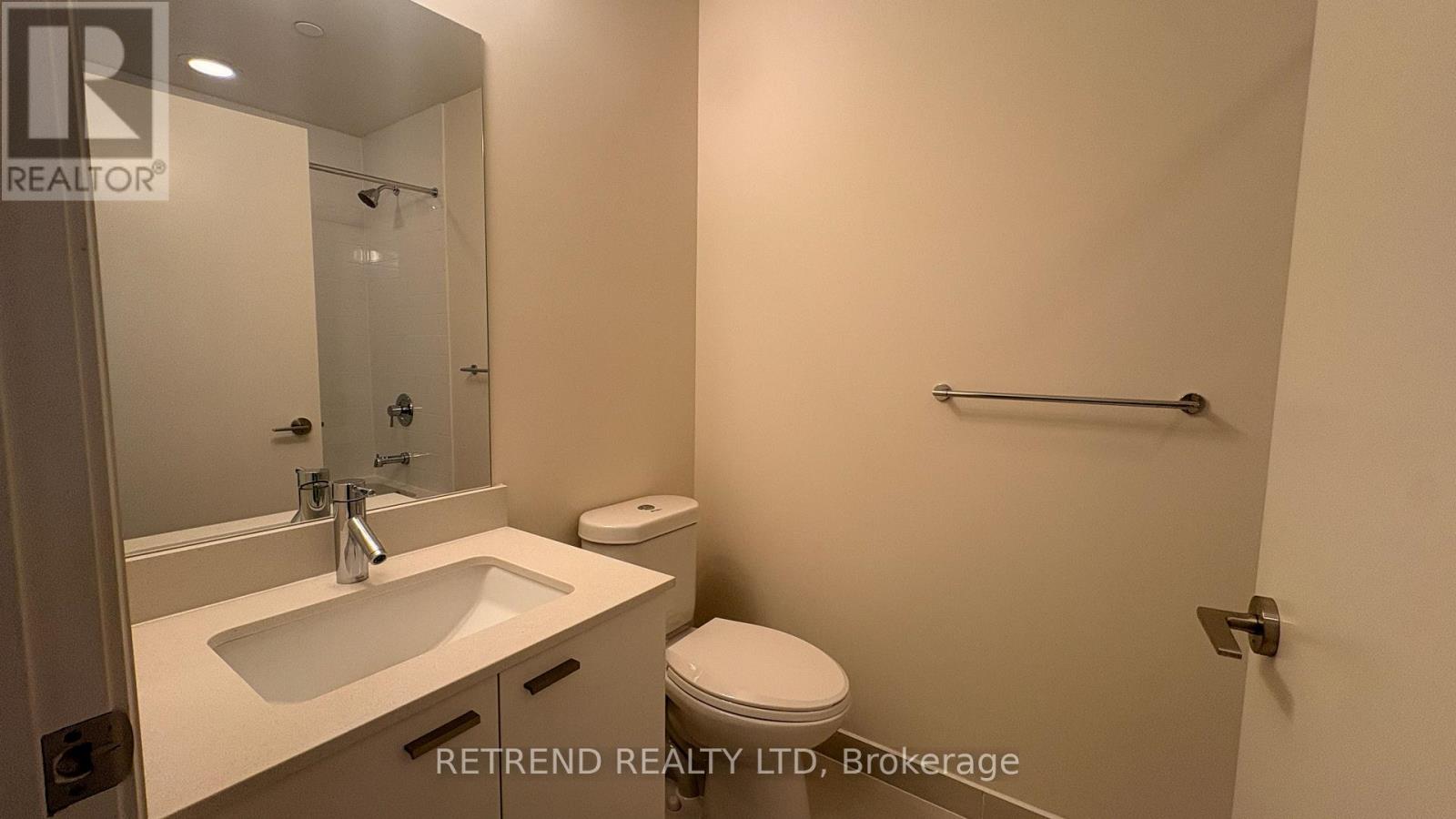 802 - 30 Roehmapton Avenue, Toronto, Ontario  M4P 0B9 - Photo 3 - C13007018