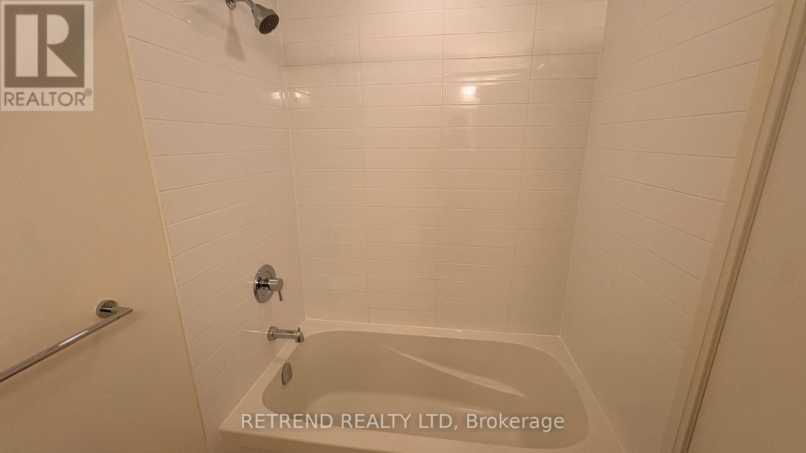 802 - 30 Roehmapton Avenue, Toronto, Ontario  M4P 0B9 - Photo 4 - C13007018