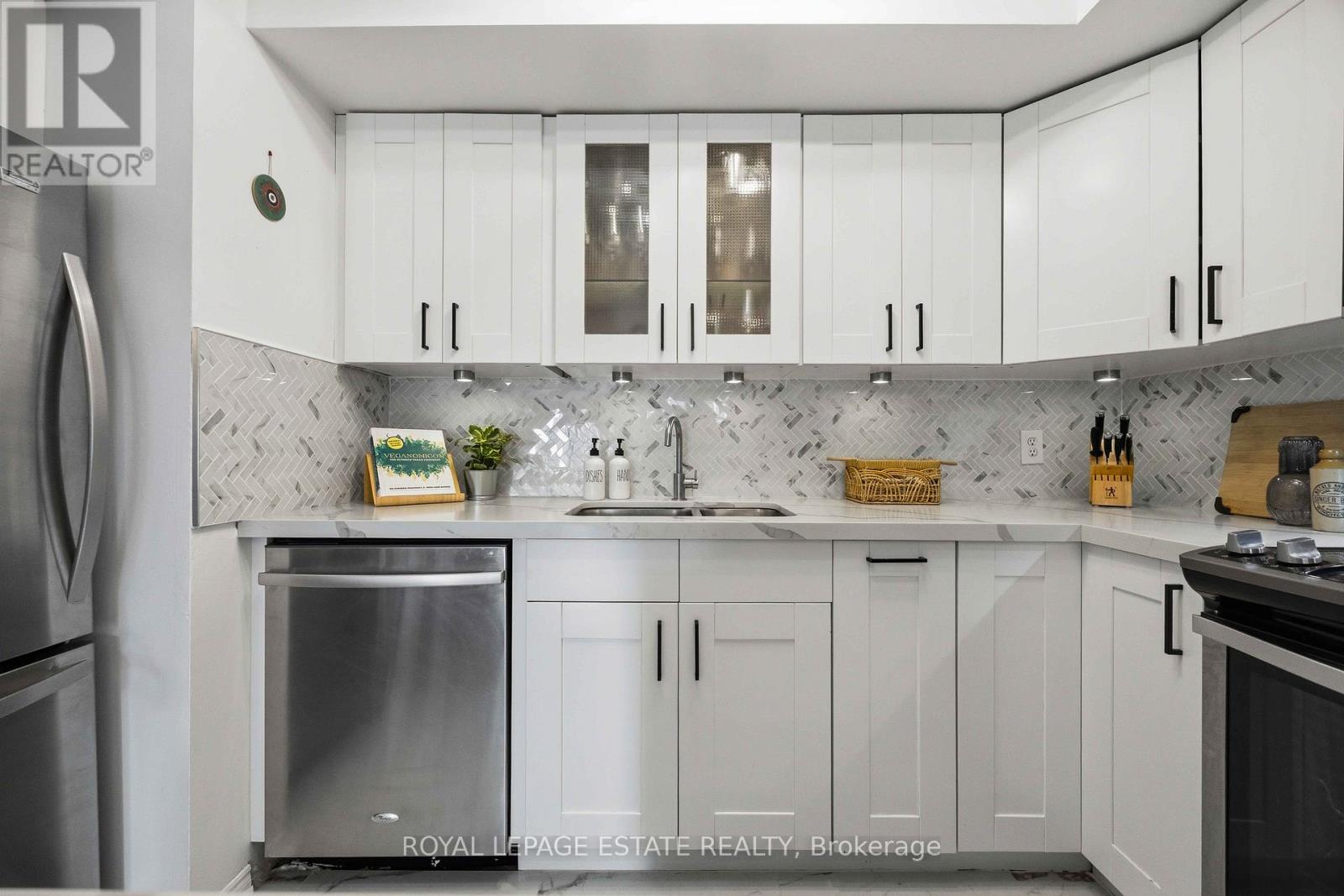 2118 - 25 The Esplanade, Toronto, Ontario  M5E 1W5 - Photo 10 - C13007158