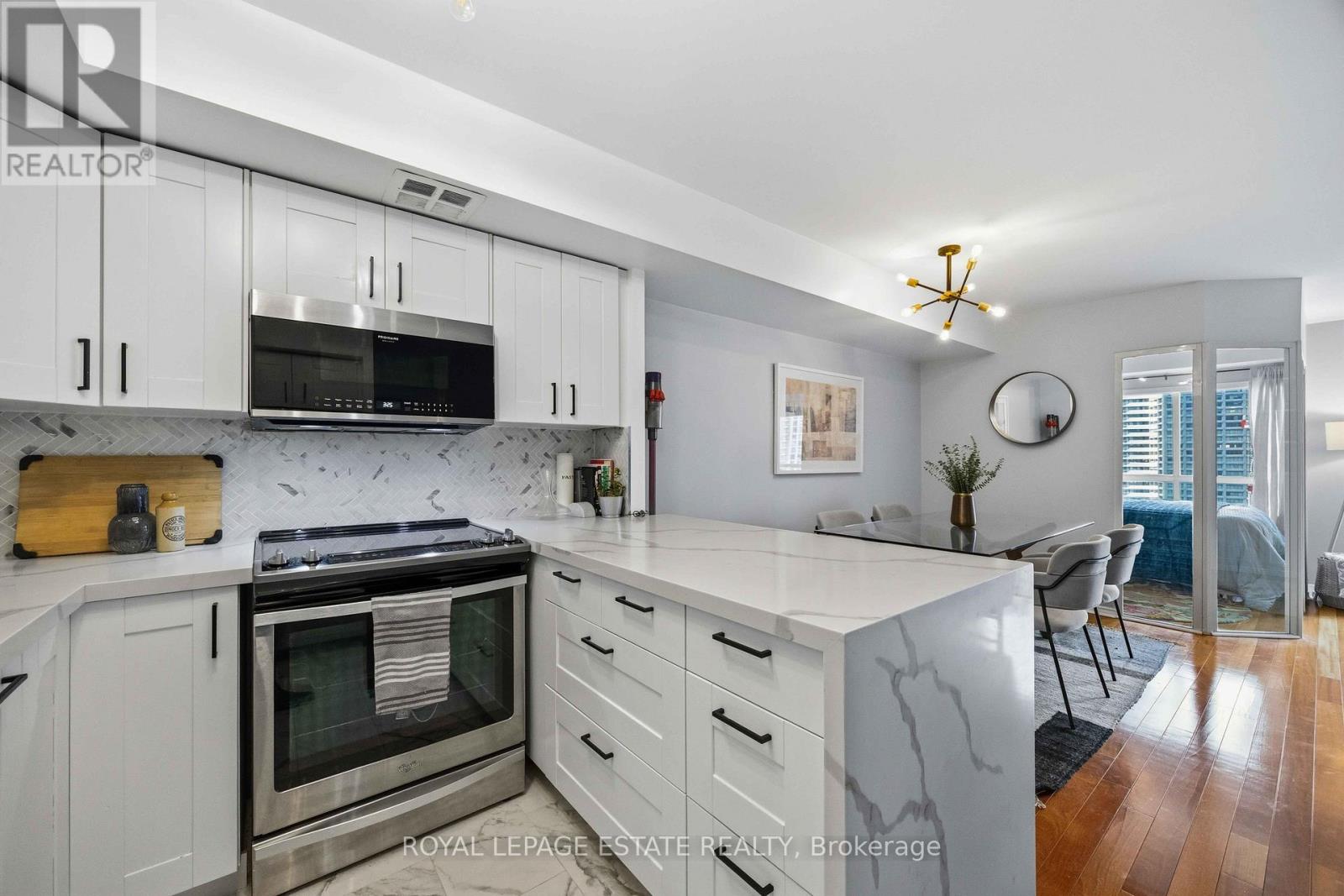 2118 - 25 The Esplanade, Toronto, Ontario  M5E 1W5 - Photo 11 - C13007158