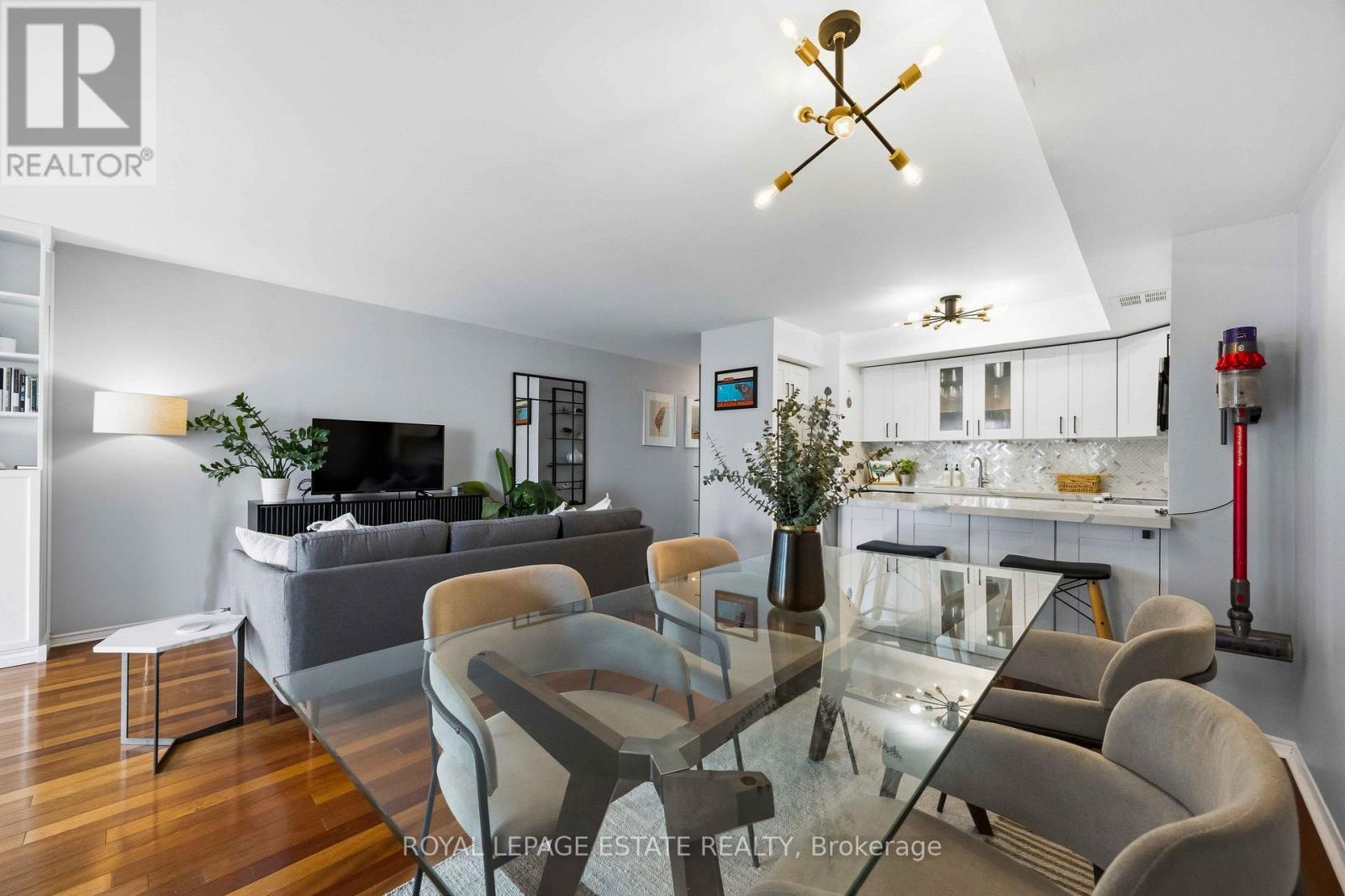 2118 - 25 The Esplanade, Toronto, Ontario  M5E 1W5 - Photo 14 - C13007158