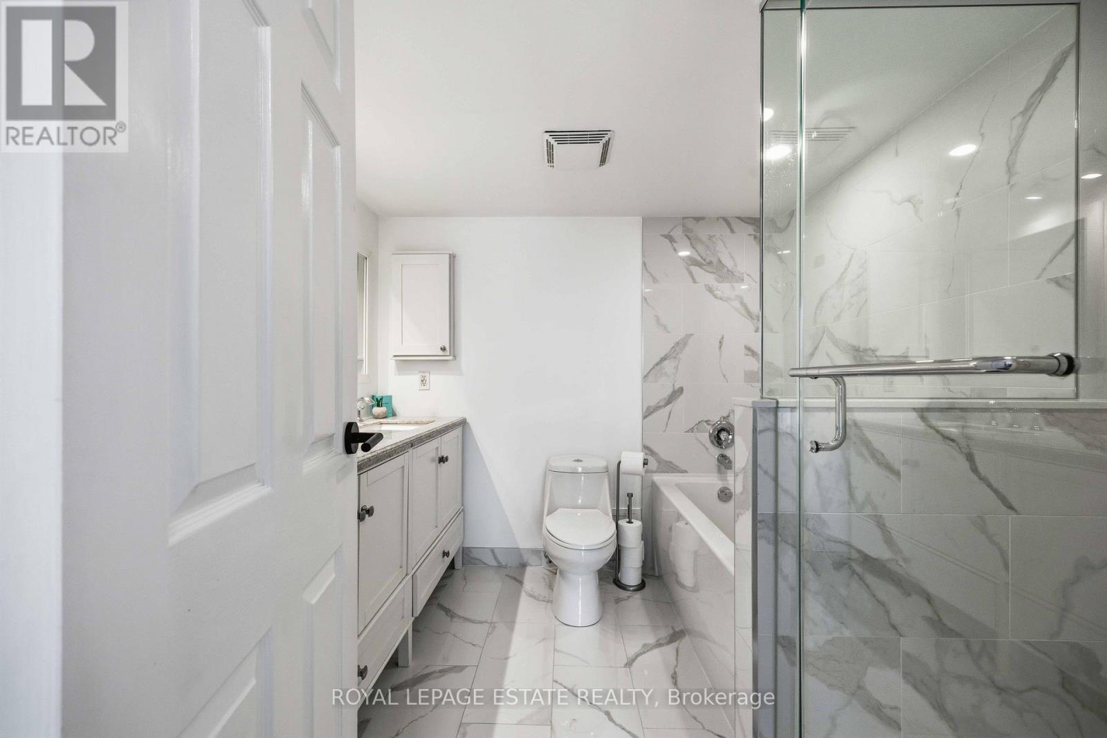 2118 - 25 The Esplanade, Toronto, Ontario  M5E 1W5 - Photo 30 - C13007158