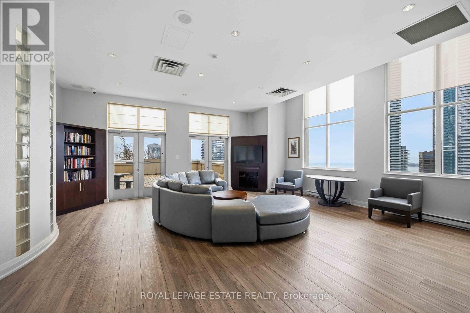 2118 - 25 The Esplanade, Toronto, Ontario  M5E 1W5 - Photo 38 - C13007158