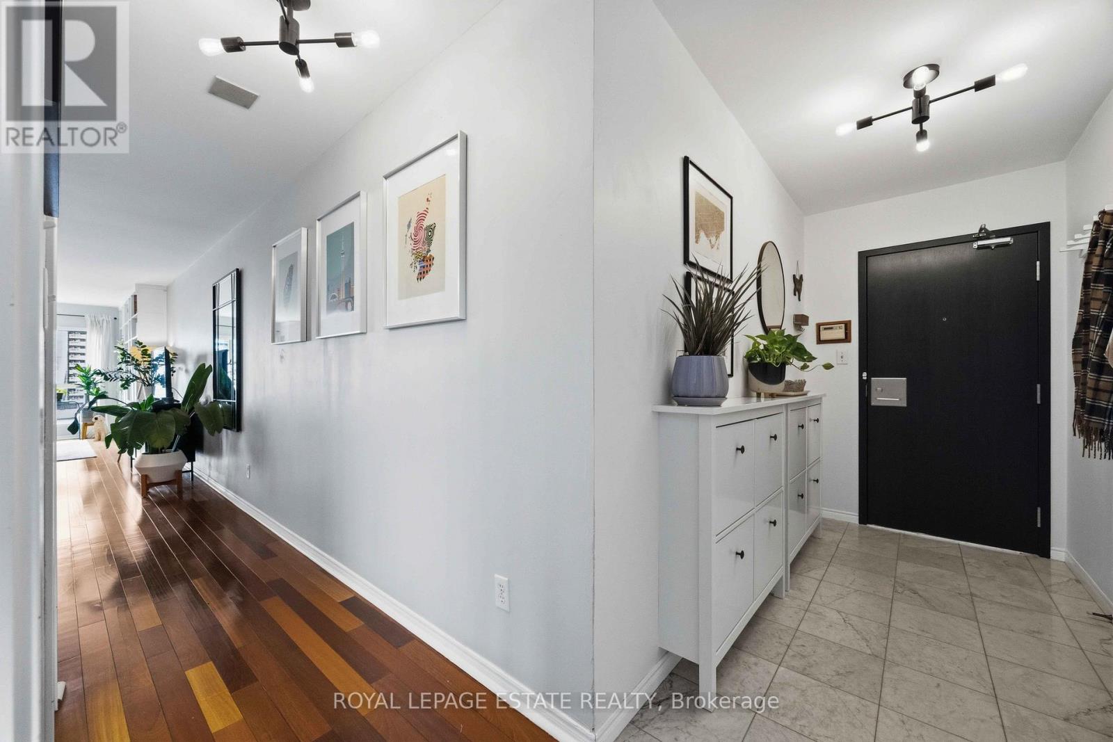 2118 - 25 The Esplanade, Toronto, Ontario  M5E 1W5 - Photo 4 - C13007158