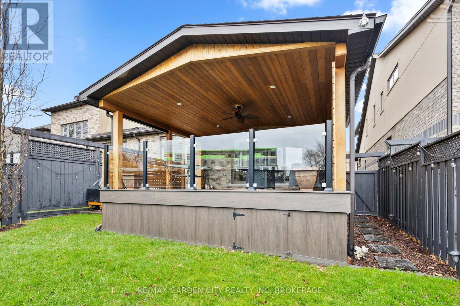 7 Tuscany Court, St. Catharines, Ontario  L2S 0E2 - Photo 5 - X13007124