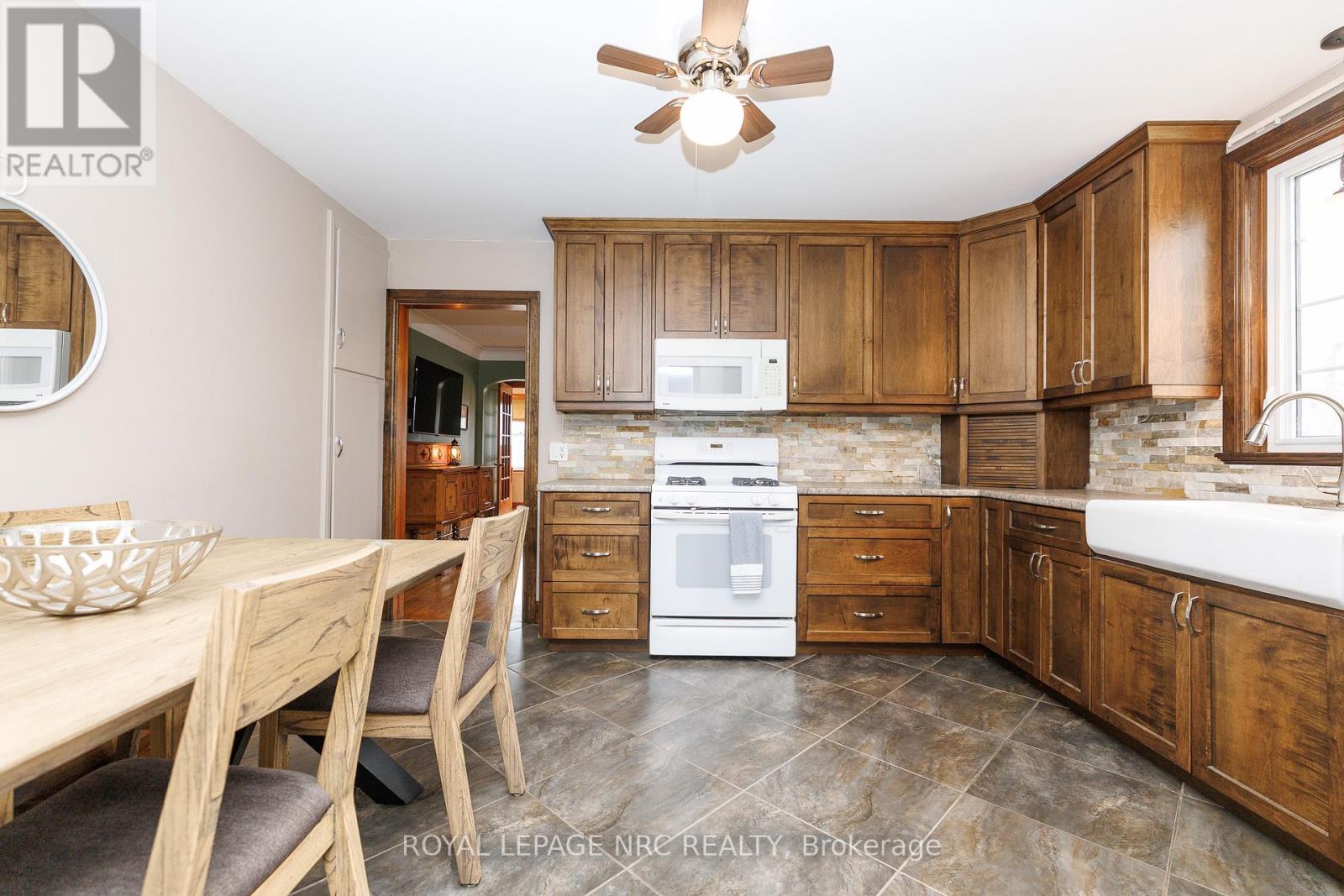 197 Charlotte Street, Port Colborne (Sugarloaf), Ontario L3K 3E3 - Photo 11 - X13007146