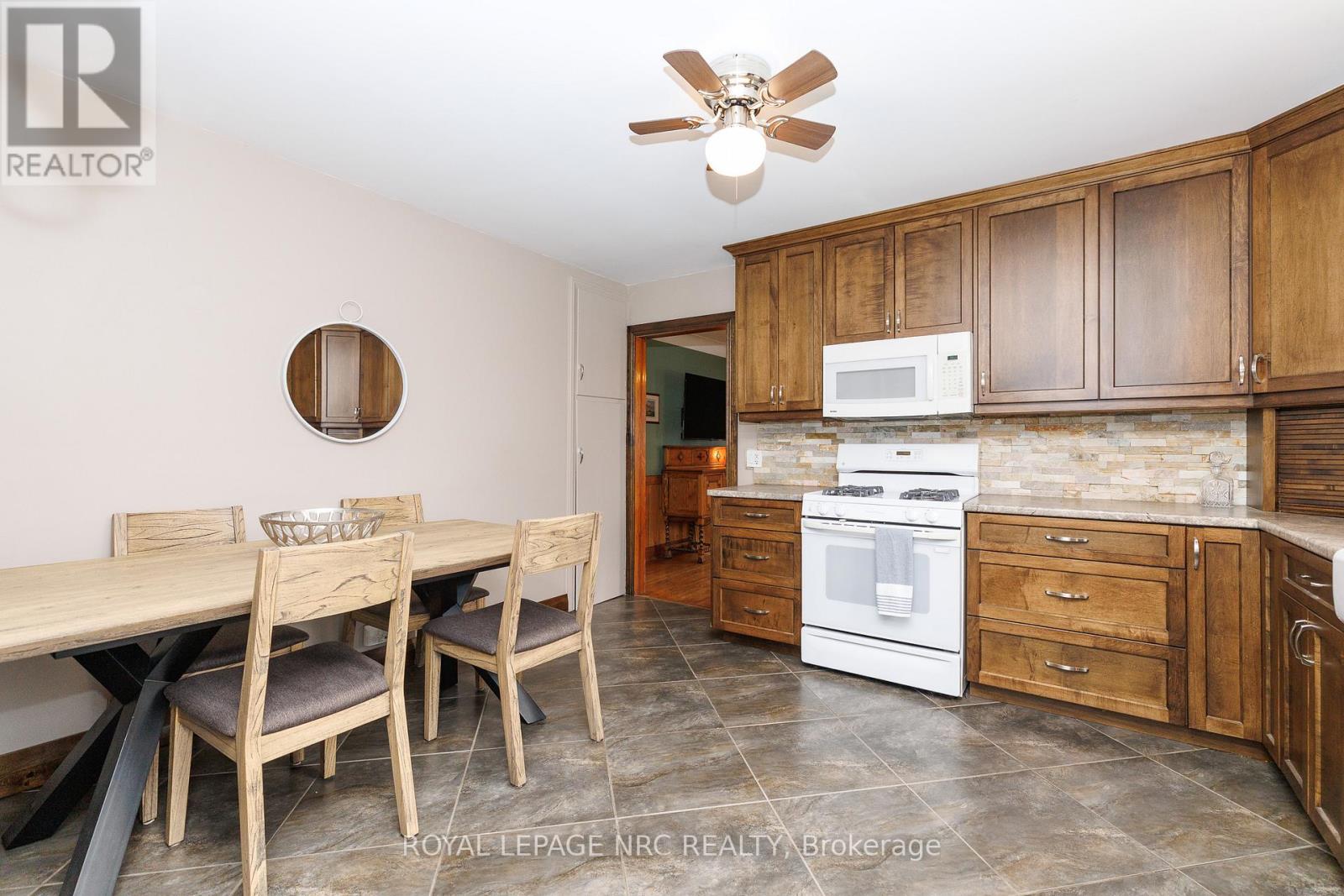 197 Charlotte Street, Port Colborne (Sugarloaf), Ontario L3K 3E3 - Photo 12 - X13007146