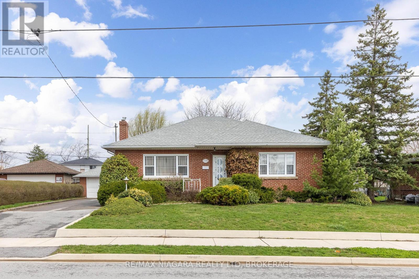 129 Idylewylde Street, Fort Erie, Ontario  L2A 2L2 - Photo 2 - X13007276