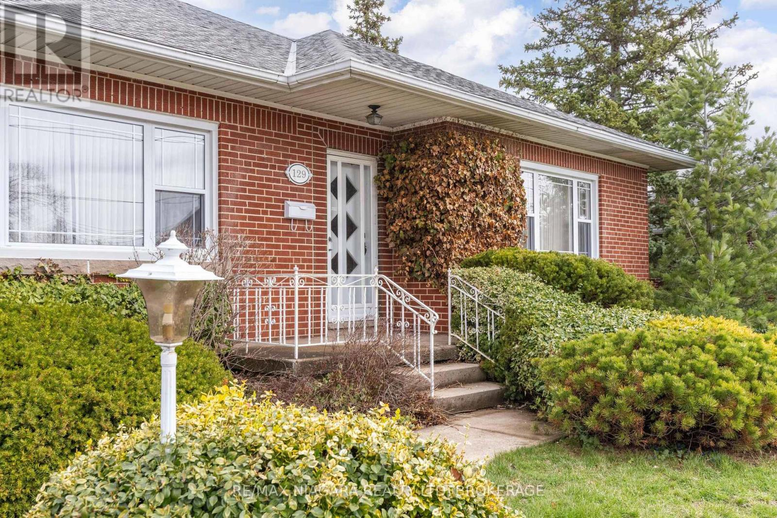 129 Idylewylde Street, Fort Erie, Ontario  L2A 2L2 - Photo 3 - X13007276