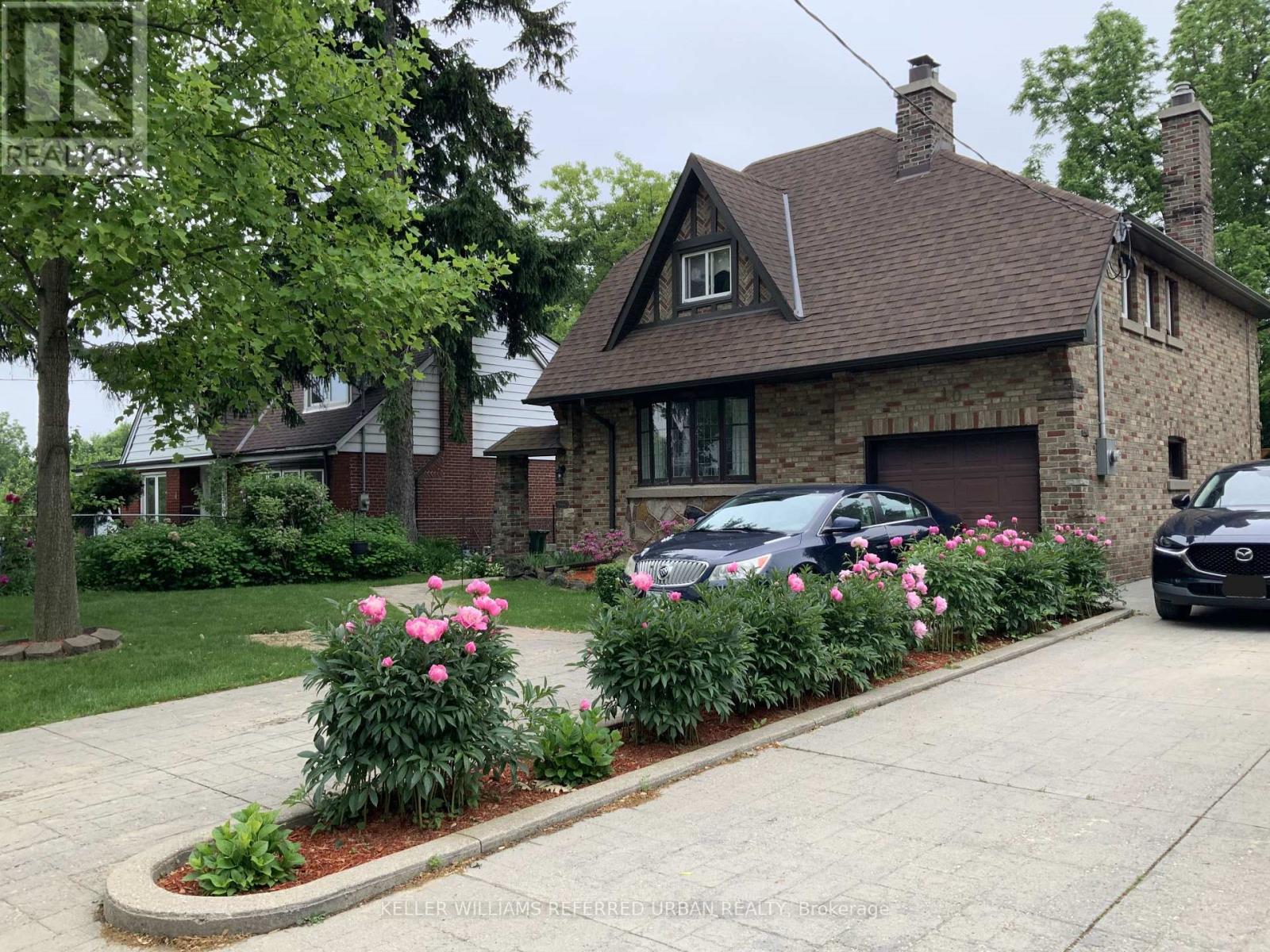 10 Landour Avenue, Toronto, Ontario  M6M 4J4 - Photo 2 - W13005332