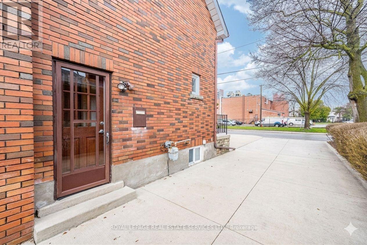 51 Wellington Street E, Brampton, Ontario  L6W 1Y3 - Photo 32 - W13005806