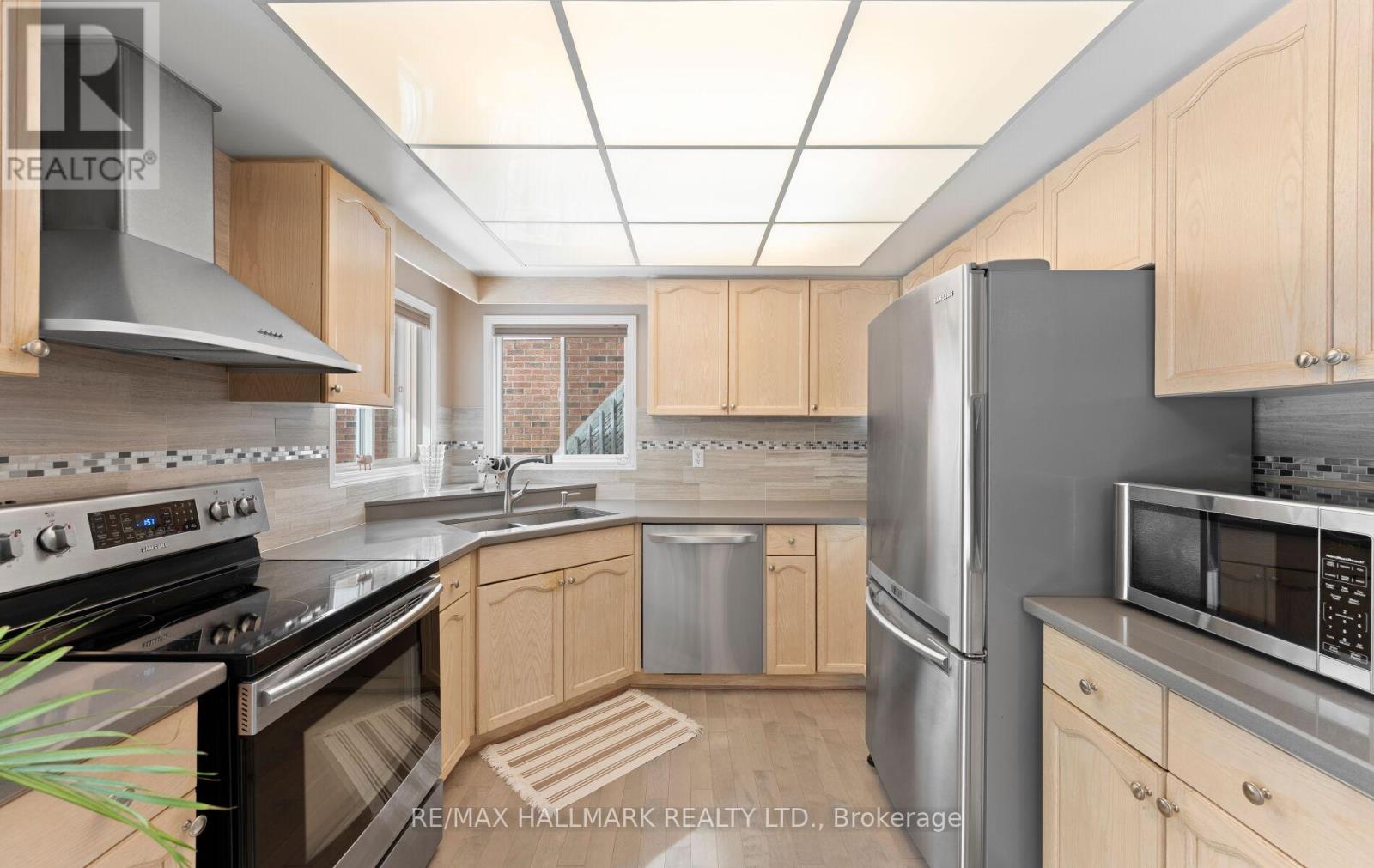 2004 Blairwood Court, Pickering, Ontario  L1X 2S3 - Photo 19 - E13007108