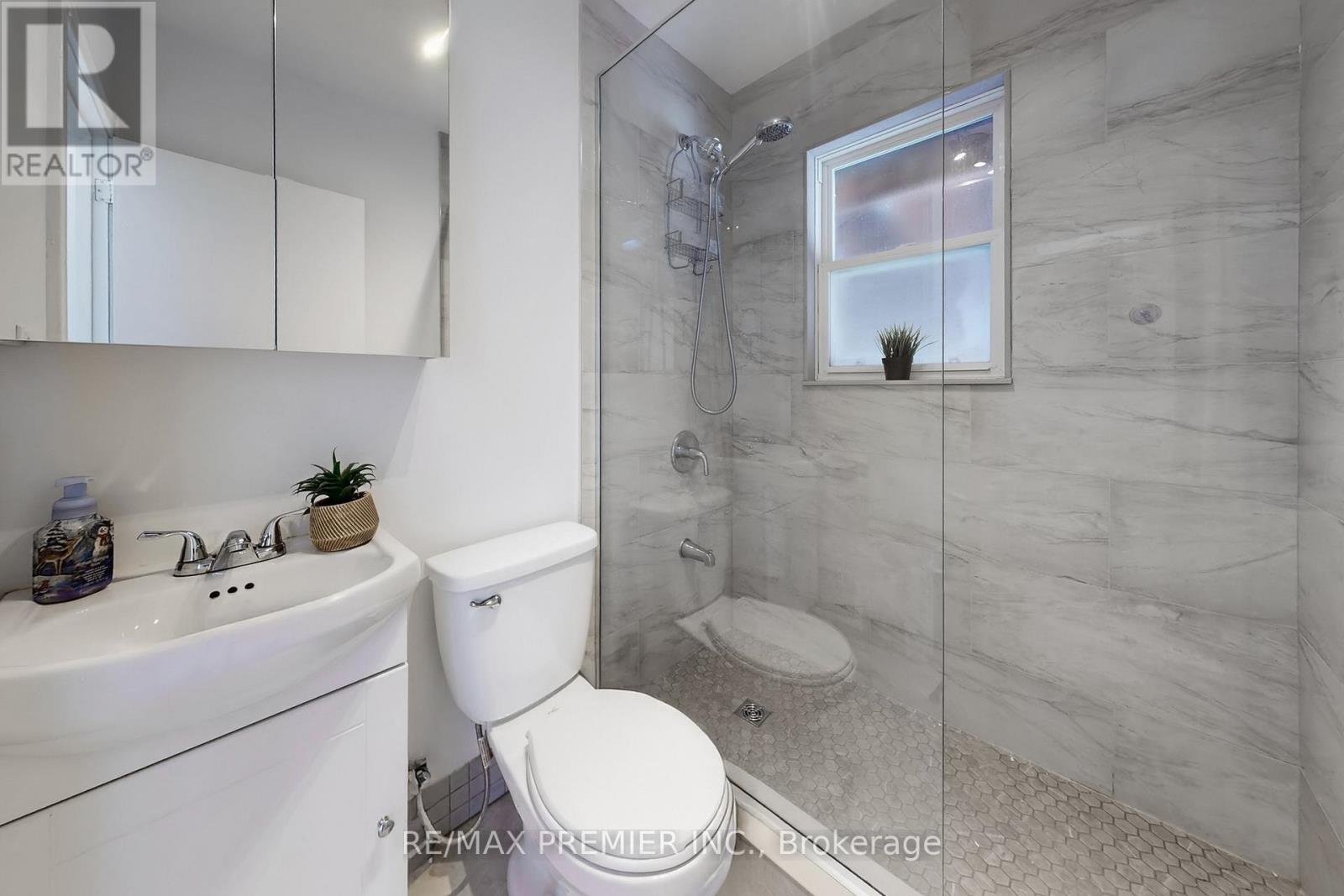 47 Amsterdam Avenue, Toronto, Ontario  M4B 2B9 - Photo 16 - E13007110