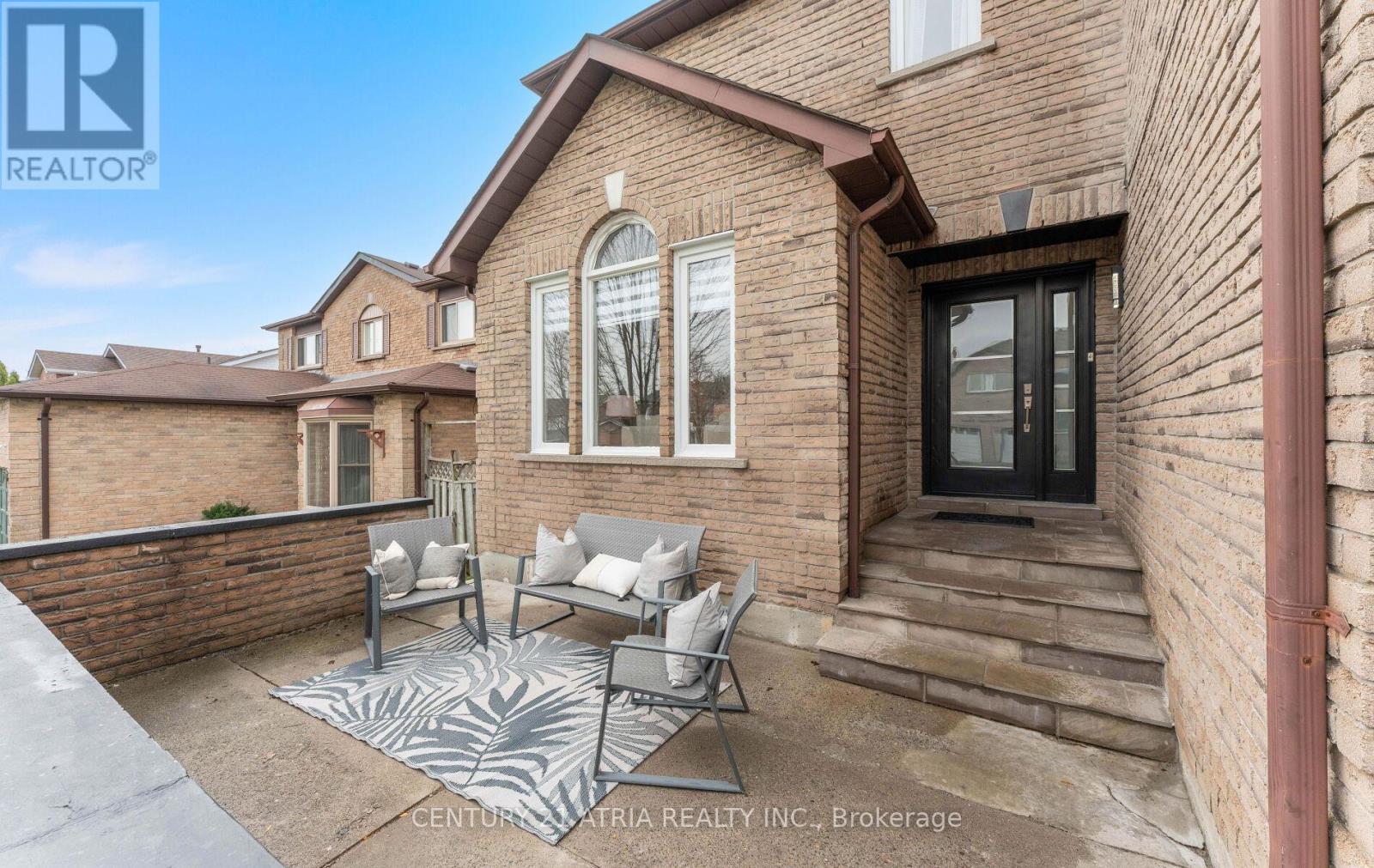 18 Elmeroy Court, Whitby, Ontario  L1N 8A4 - Photo 2 - E13006602