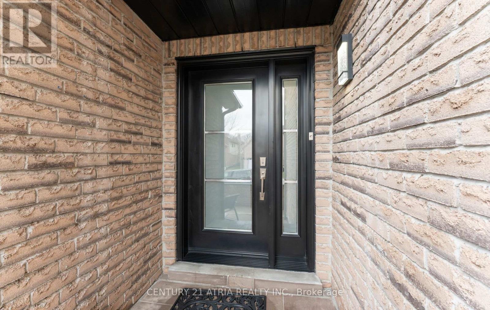 18 Elmeroy Court, Whitby, Ontario  L1N 8A4 - Photo 4 - E13006602