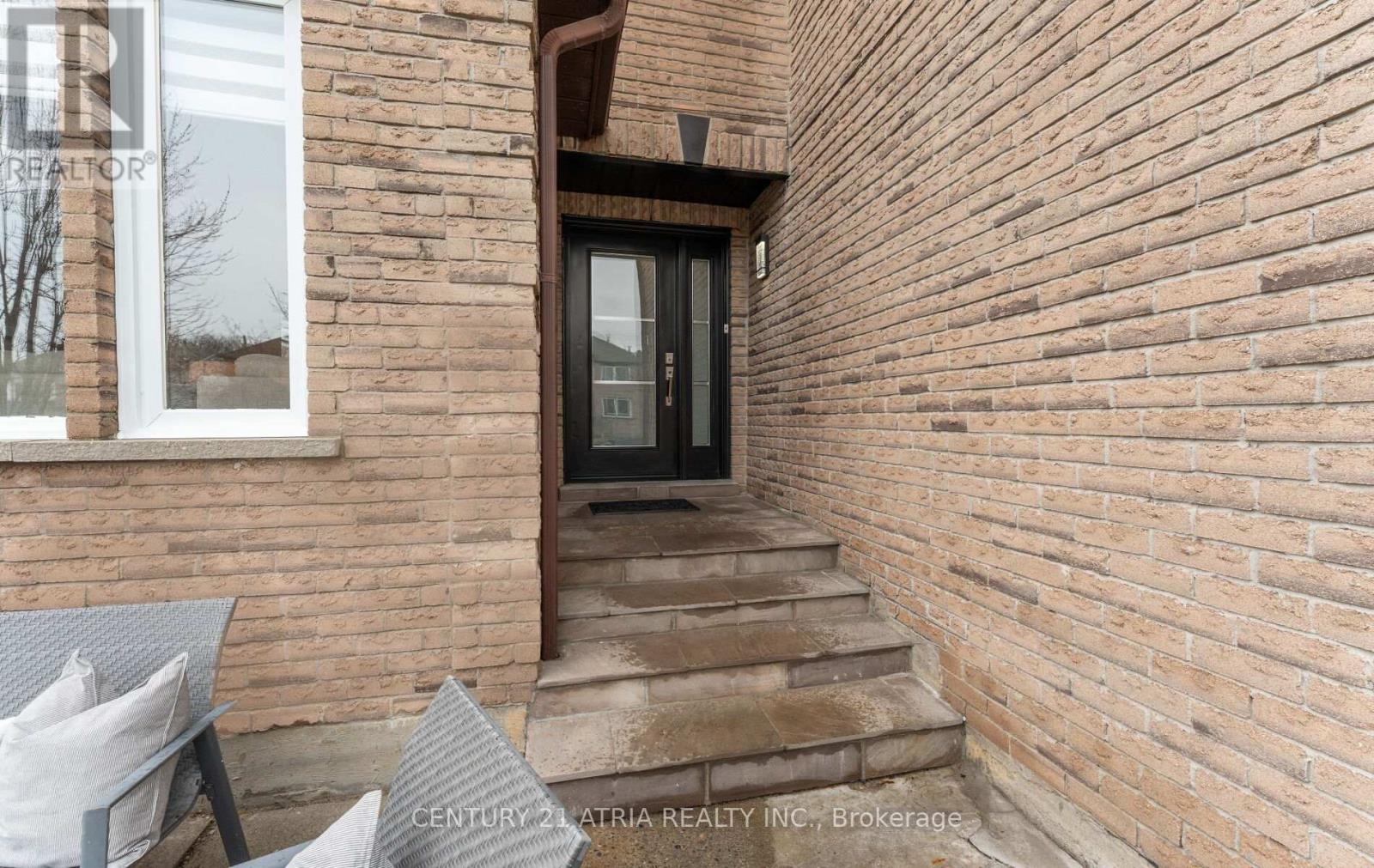 18 Elmeroy Court, Whitby, Ontario  L1N 8A4 - Photo 3 - E13006602