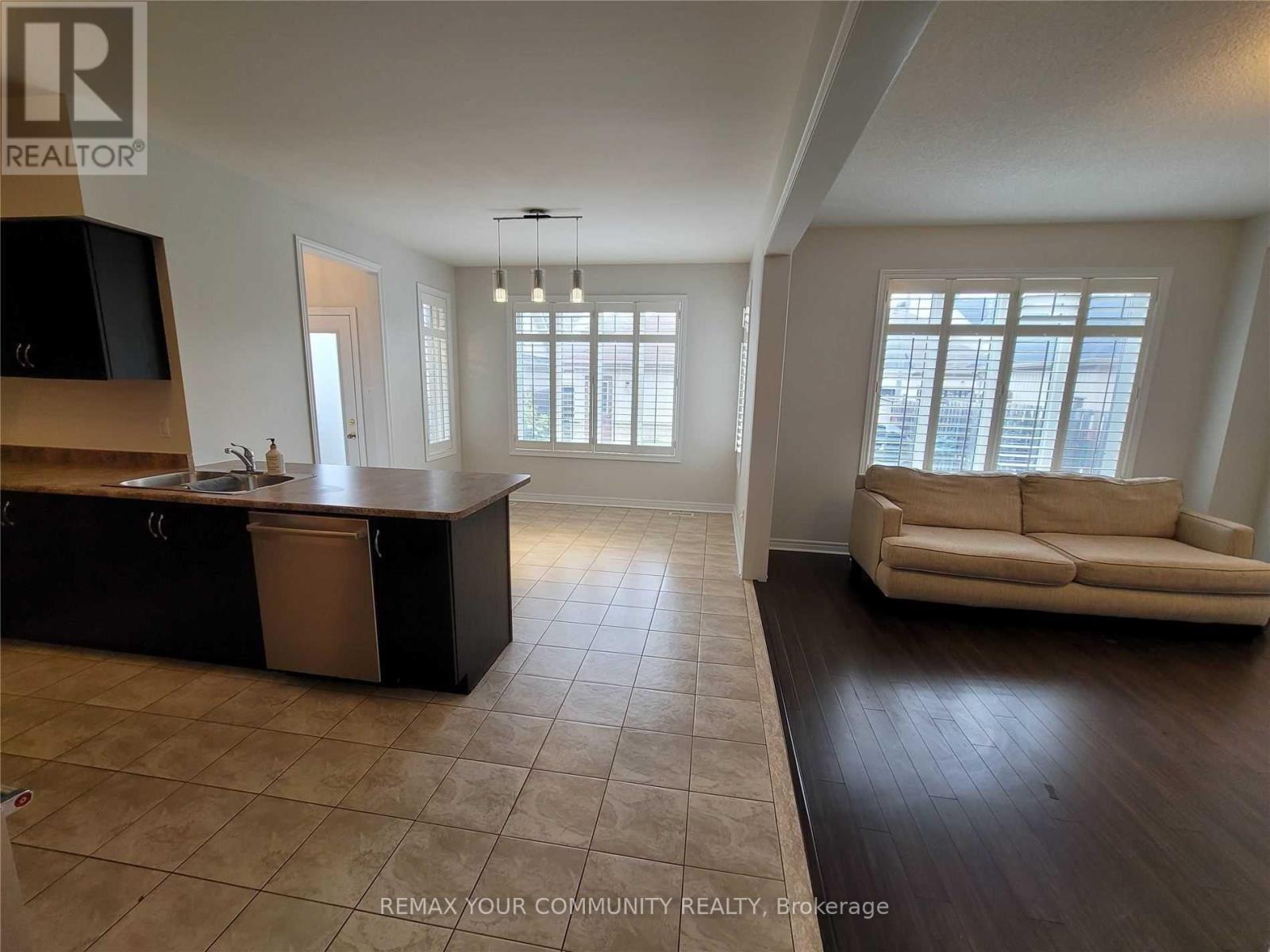 5 Bellcroft Lane, Markham, Ontario  L6B 0N7 - Photo 4 - N13006976