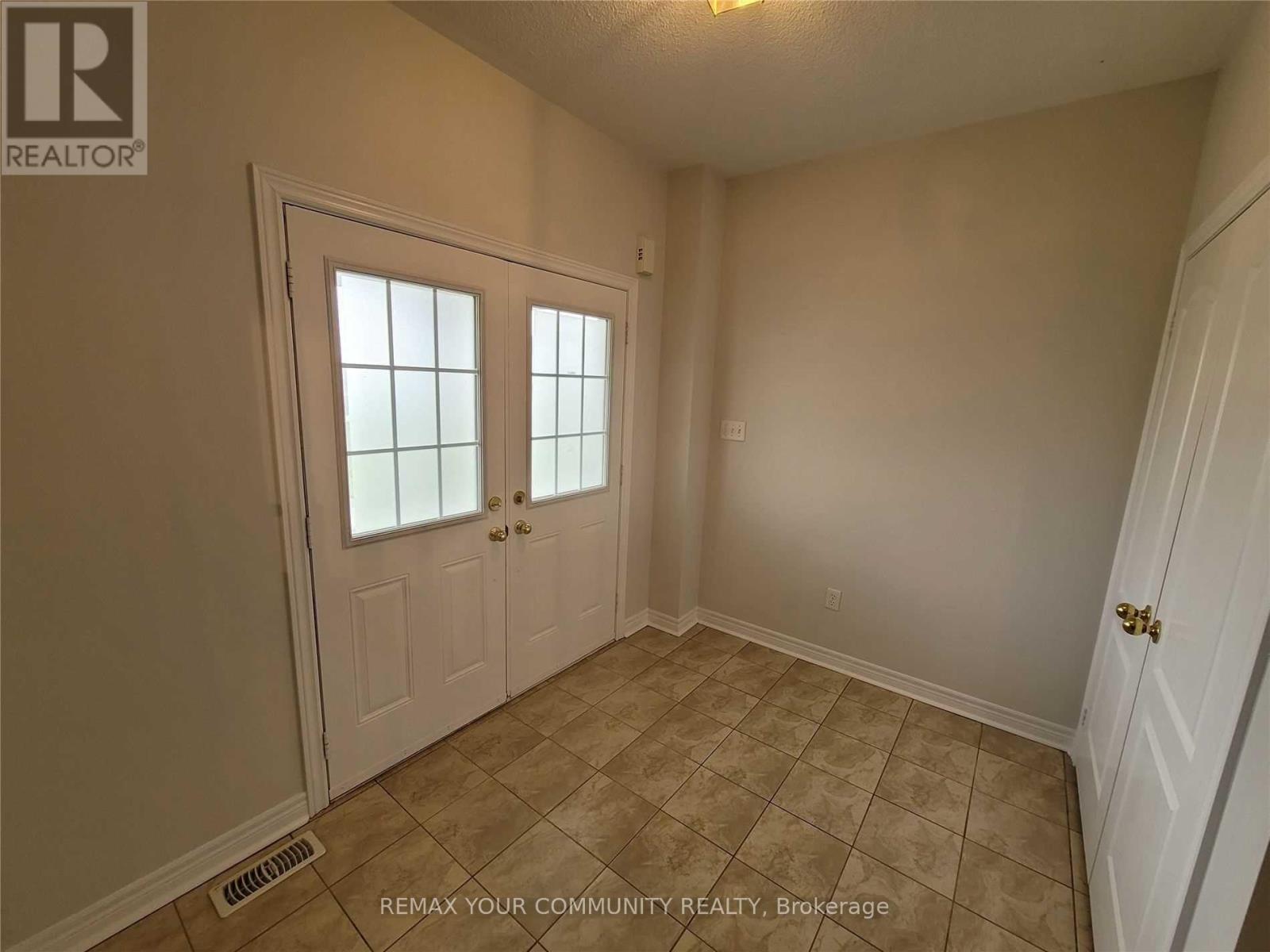 5 Bellcroft Lane, Markham, Ontario  L6B 0N7 - Photo 8 - N13006976