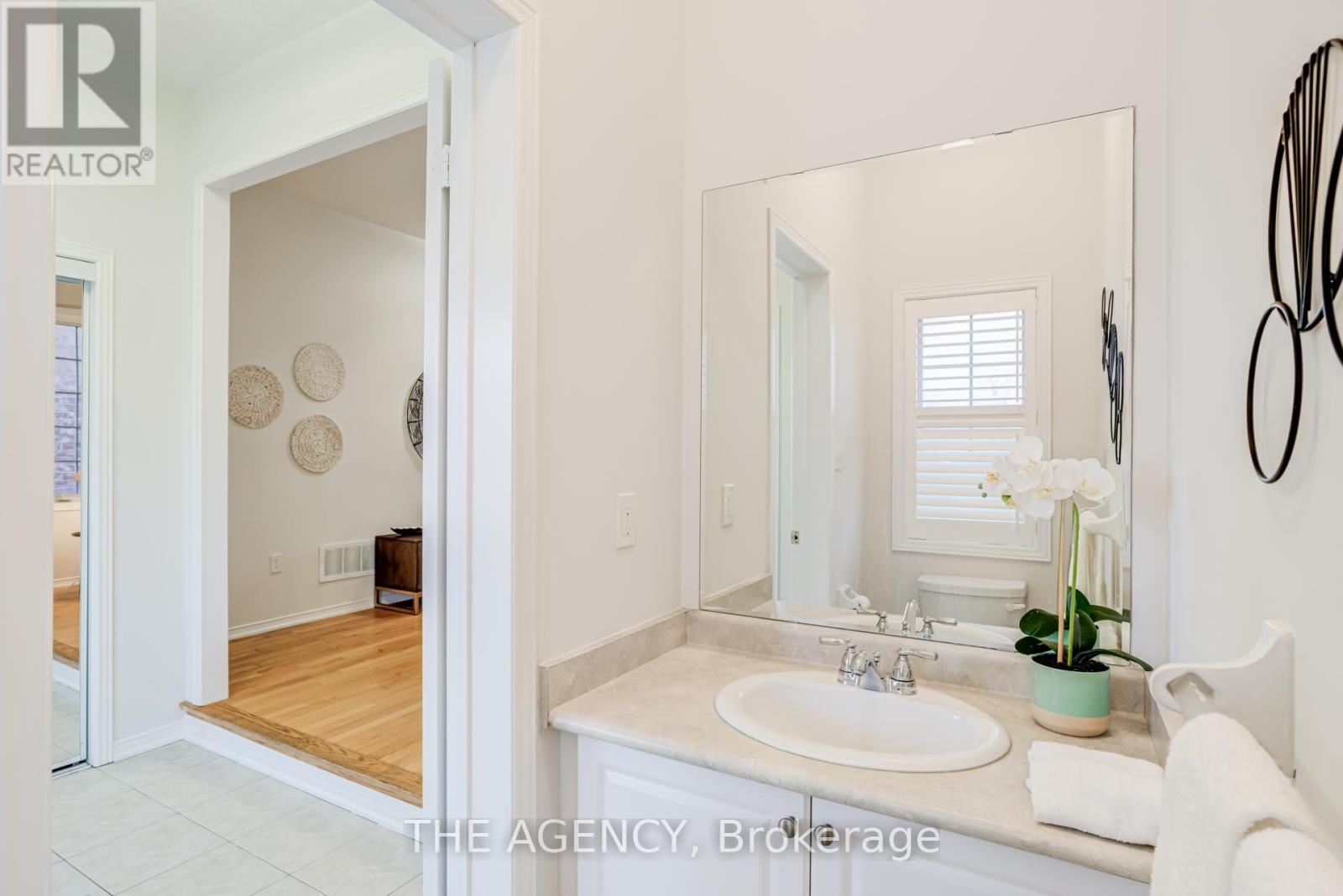 6 Levellands Crescent, Richmond Hill, Ontario  L4B 0A5 - Photo 4 - N13007088