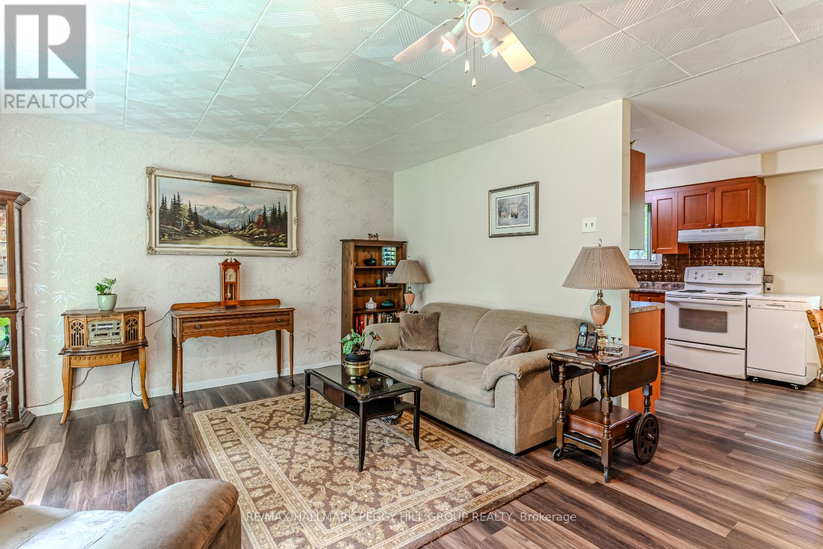 82 Helena Street, Wasaga Beach, Ontario  L9Z 1R1 - Photo 3 - S13007212