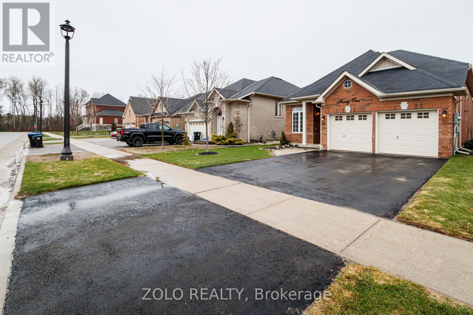 41 Middleton Drive, Wasaga Beach, Ontario  L9Z 0G8 - Photo 3 - S13007272