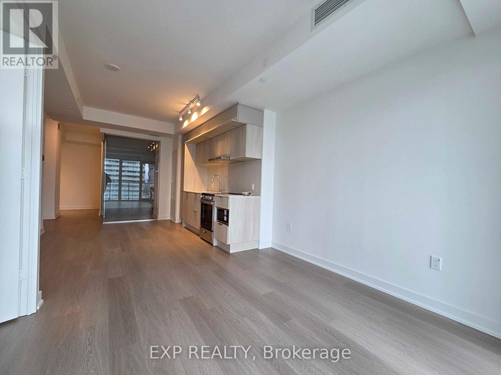 1306 - 448 Burnhamthorpe Road W, Mississauga, Ontario  L5B 0R4 - Photo 7 - W12986428