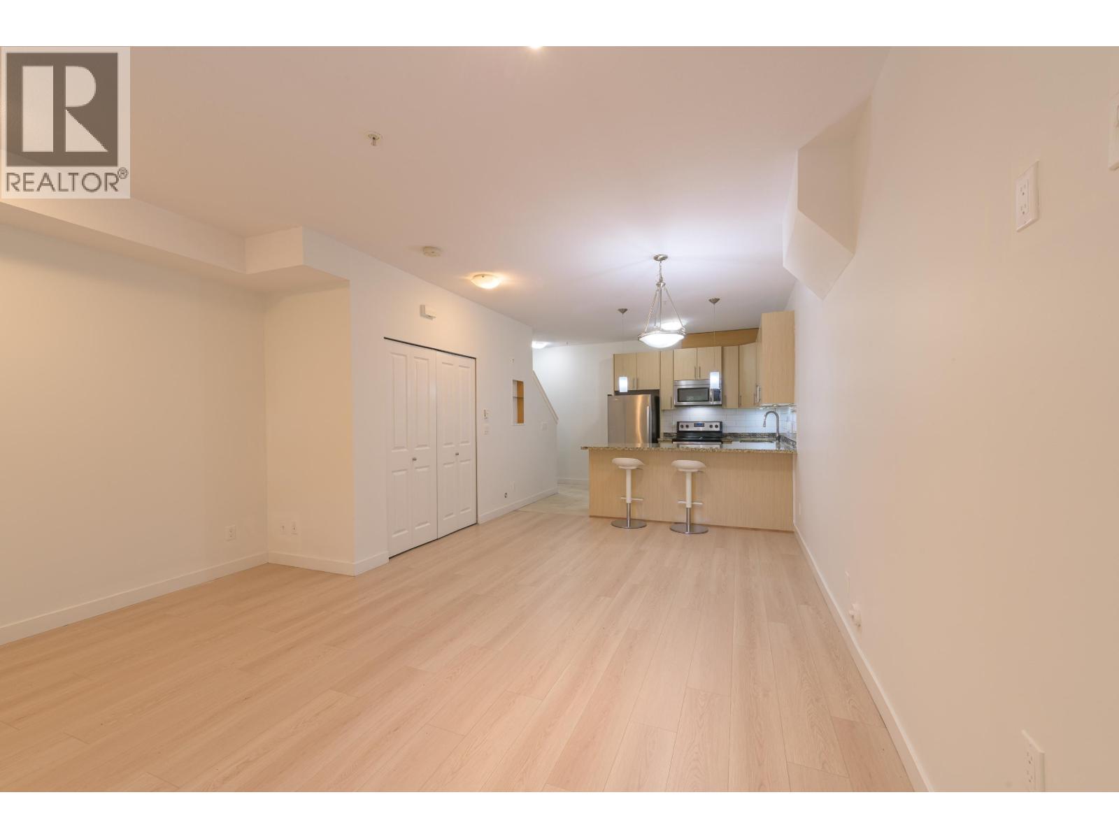 112 3888 Norfolk Street, Burnaby, British Columbia  V5G 1E5 - Photo 4 - R3112096