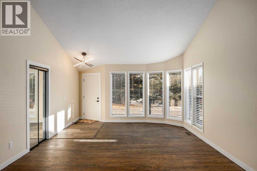 131 Stratton Crescent Sw, Calgary, Alberta  T3H 1T7 - Photo 4 - A2293052