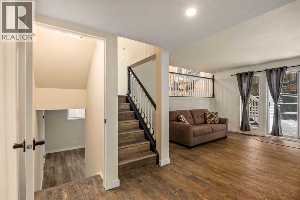 131 Stratton Crescent Sw, Calgary, Alberta  T3H 1T7 - Photo 17 - A2293052