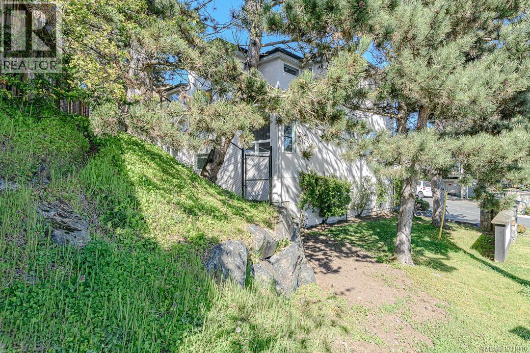 1 300 Six Mile Rd, View Royal, British Columbia  V9B 5Y3 - Photo 3 - 1031910