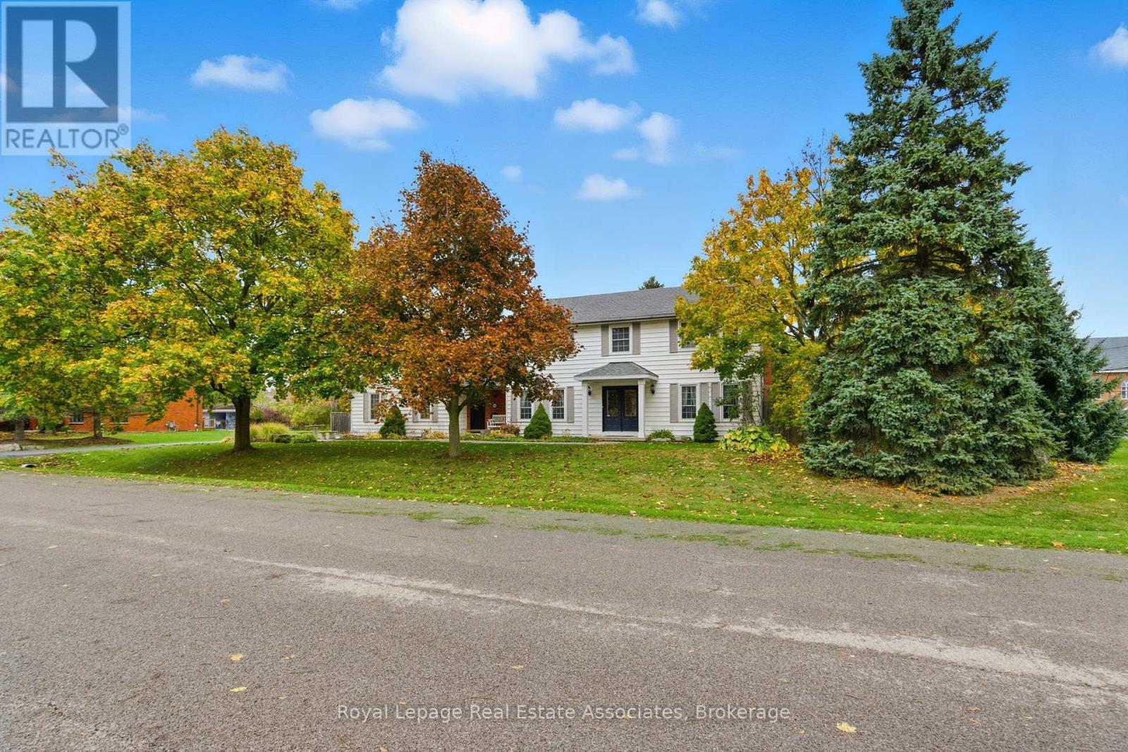 1 Meander Close, Hamilton, Ontario  L0R 1H1 - Photo 3 - X12894496