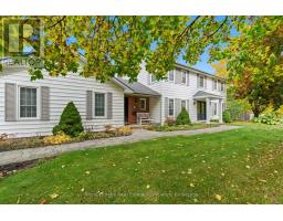 1 MEANDER CLOSE, Hamilton, Ontario