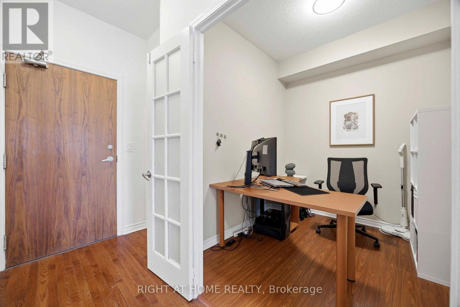 2404 - 1 Elm Street W, Mississauga, Ontario  L5B 4M1 - Photo 12 - W13001732