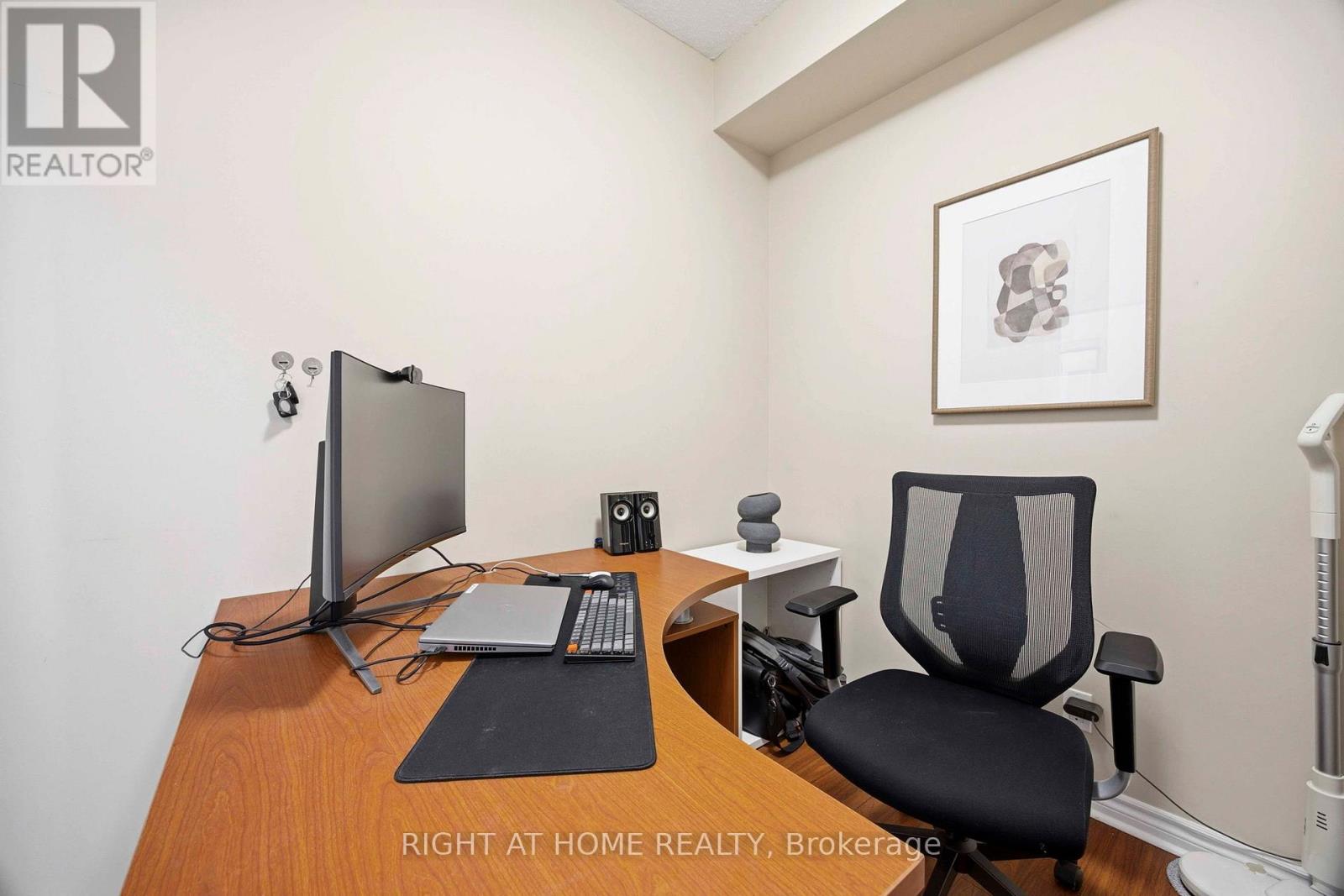 2404 - 1 Elm Street W, Mississauga, Ontario  L5B 4M1 - Photo 13 - W13001732