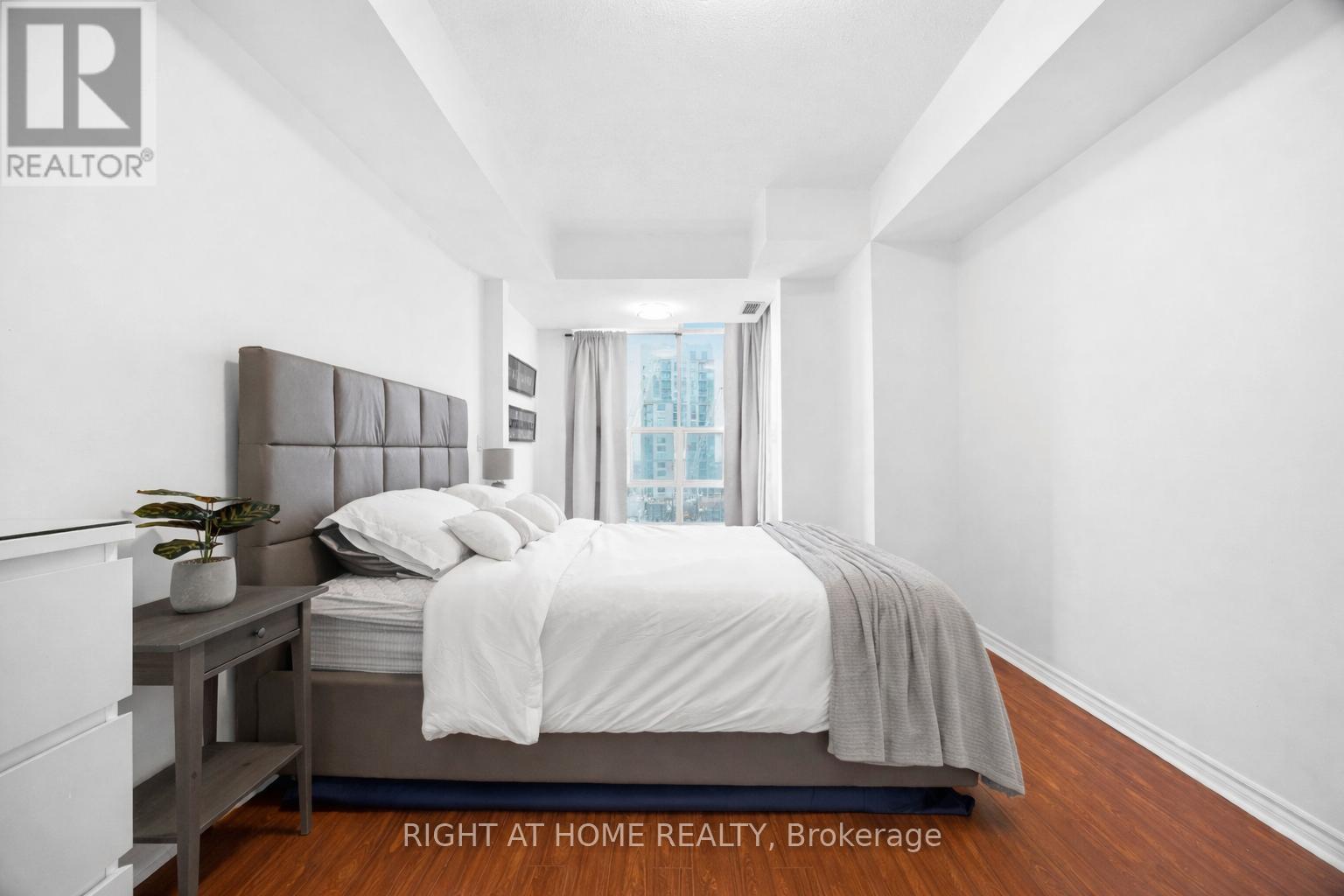 2404 - 1 Elm Street W, Mississauga, Ontario  L5B 4M1 - Photo 17 - W13001732