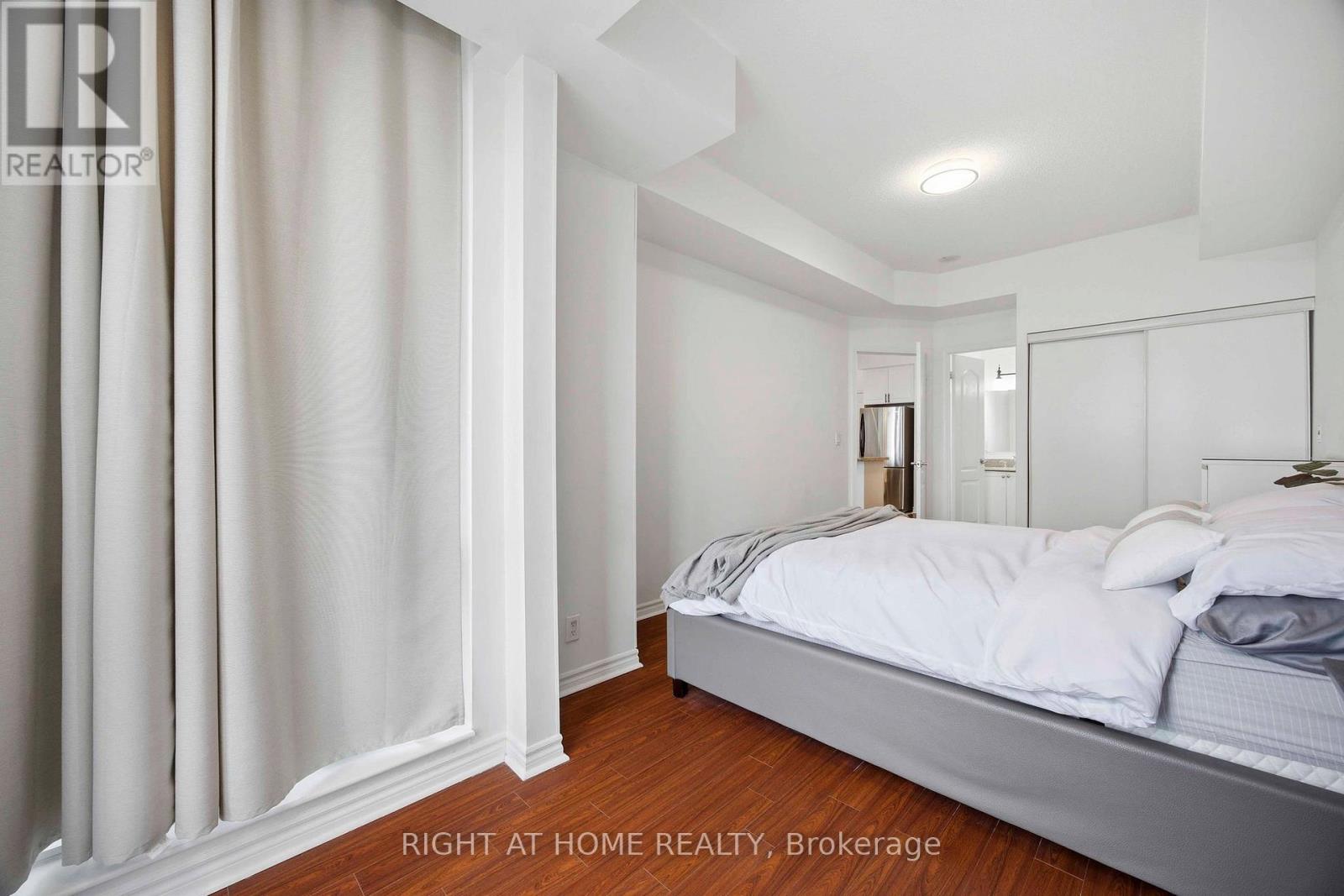 2404 - 1 Elm Street W, Mississauga, Ontario  L5B 4M1 - Photo 18 - W13001732